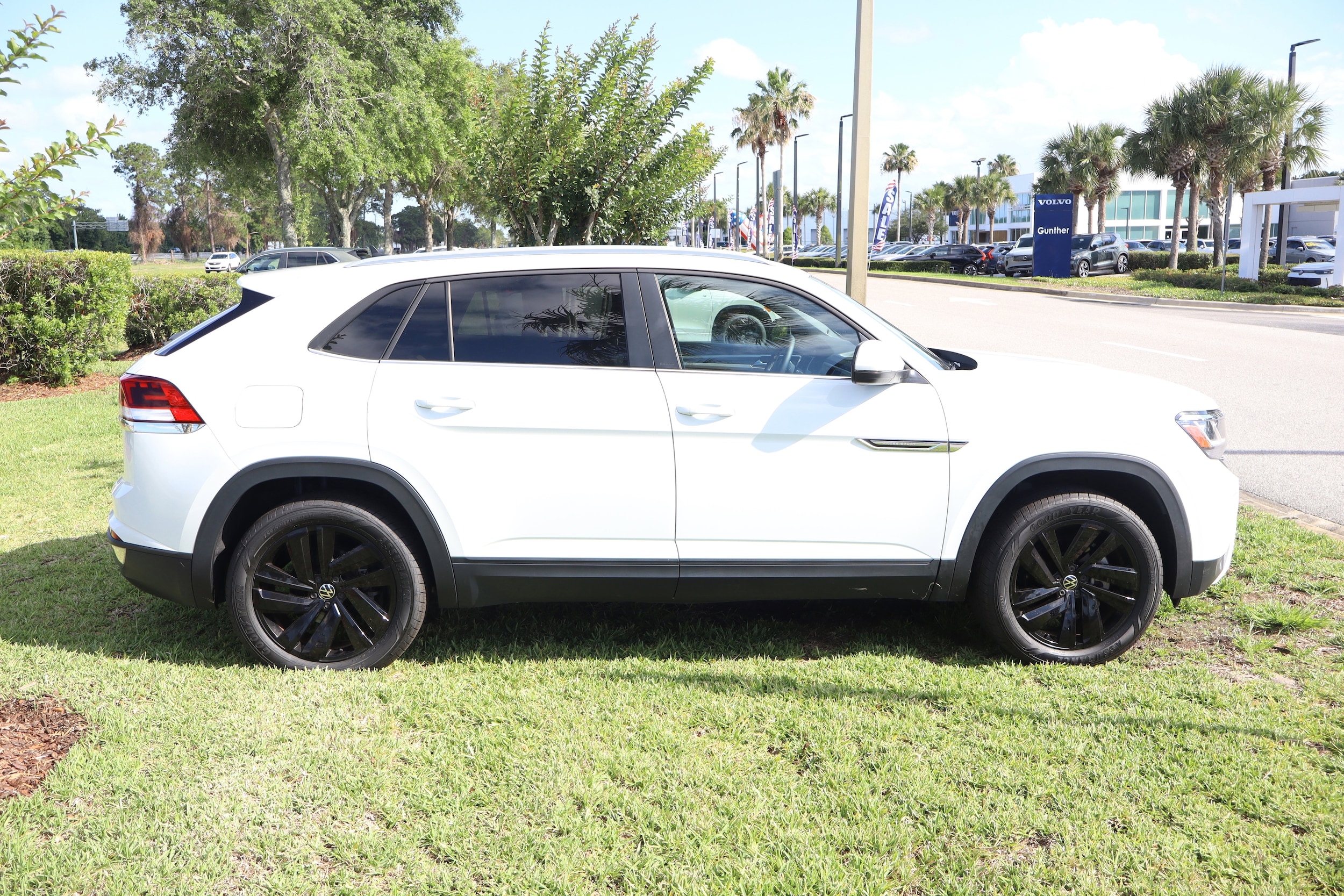 2022 Volkswagen Atlas Cross Sport SE w/Tech - Photo 10