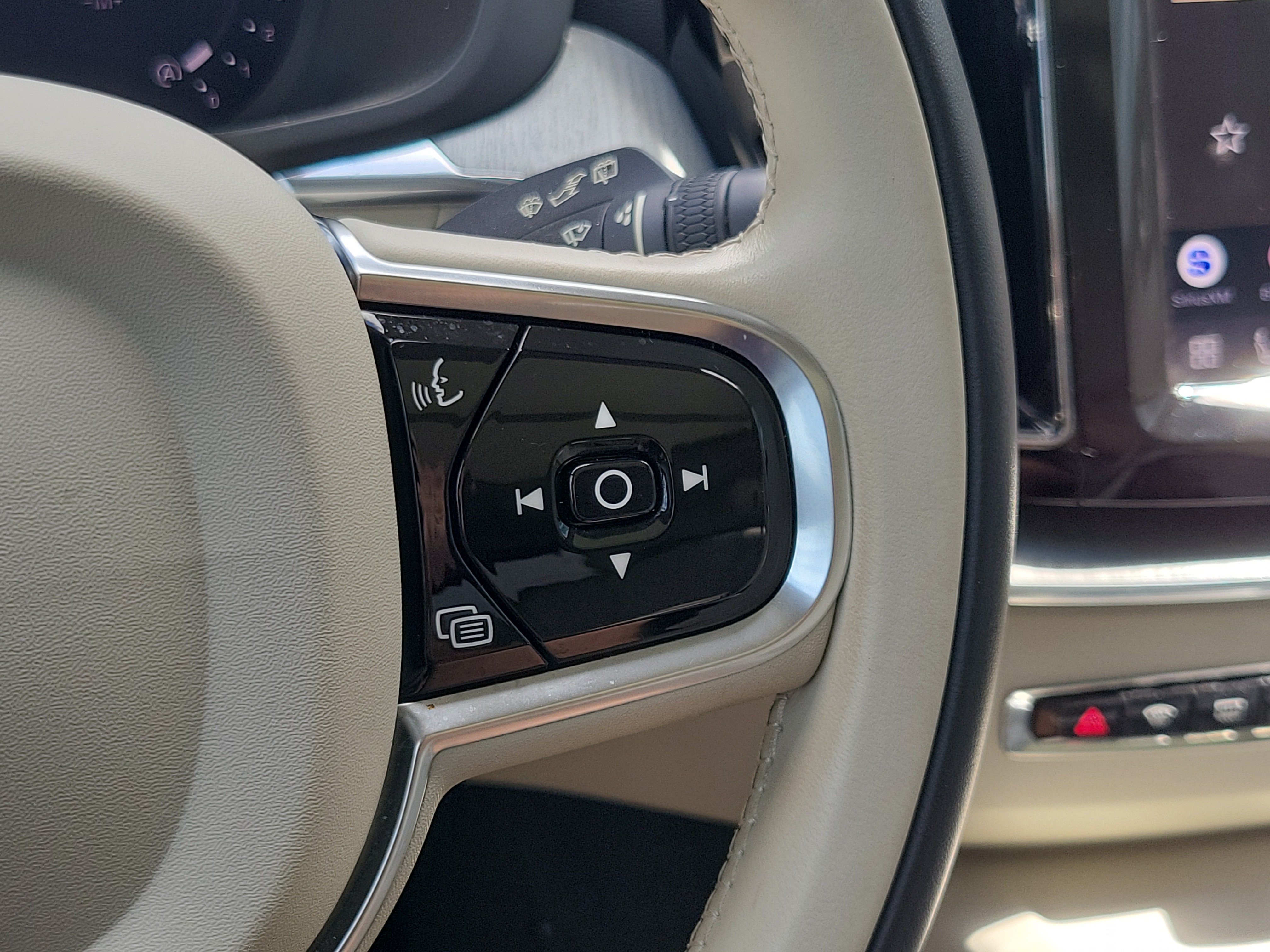 2024 Volvo XC60 Plus - Photo 18