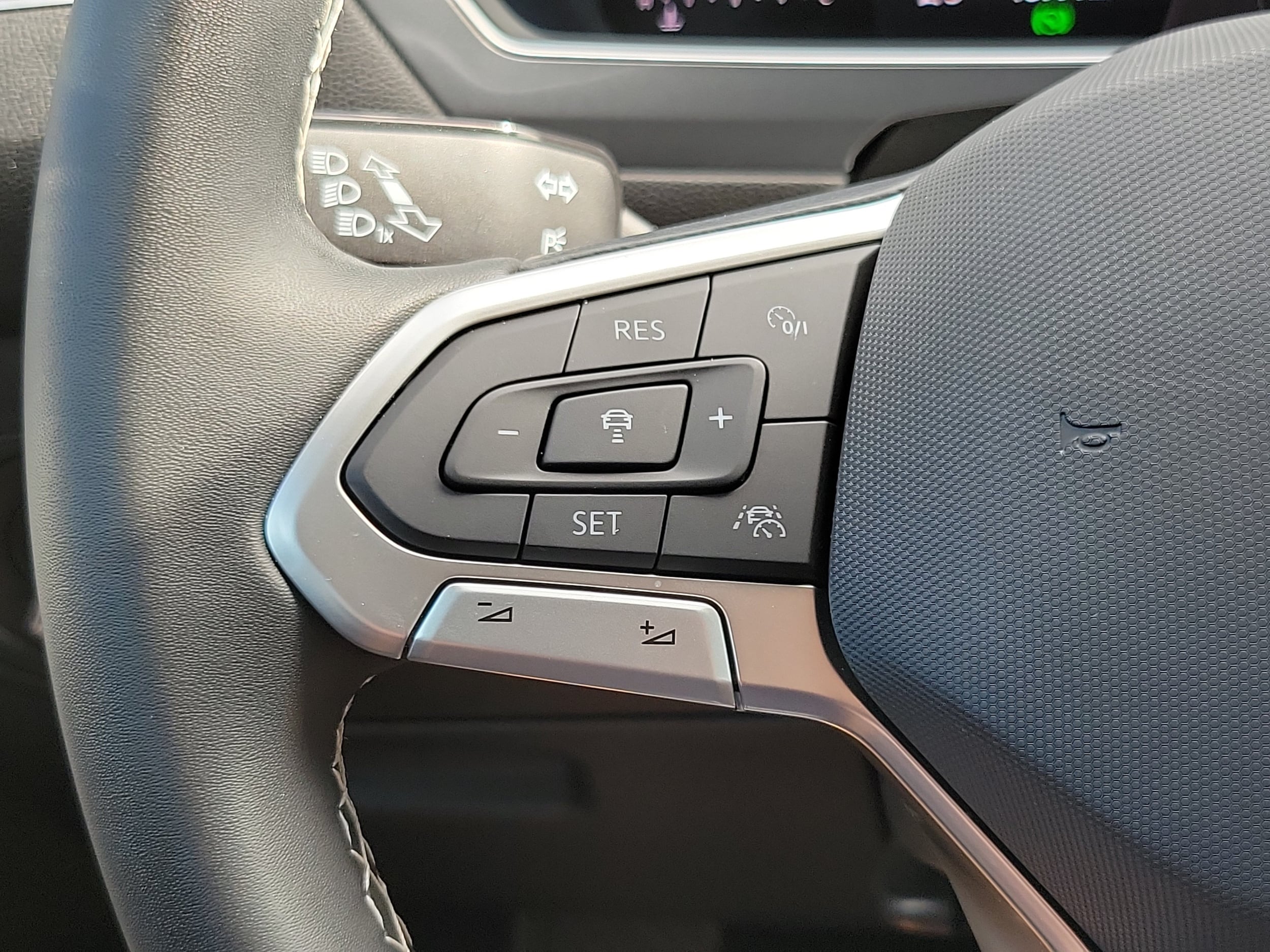 2023 Volkswagen Tiguan SE - Photo 16