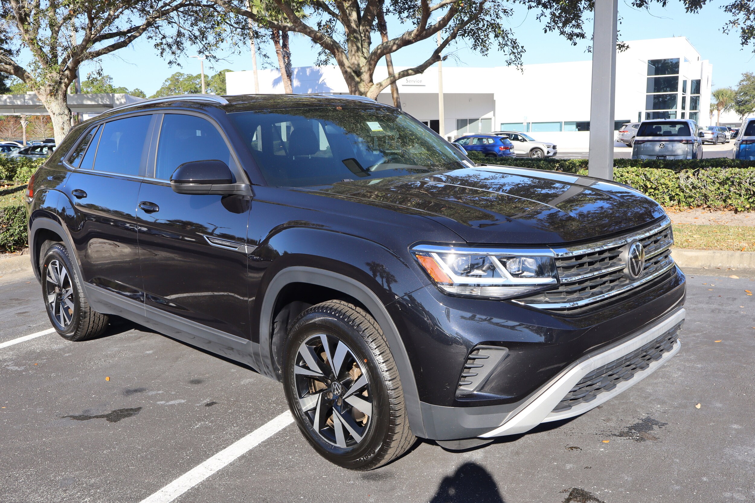 2023 Volkswagen Atlas Cross Sport SE's photo