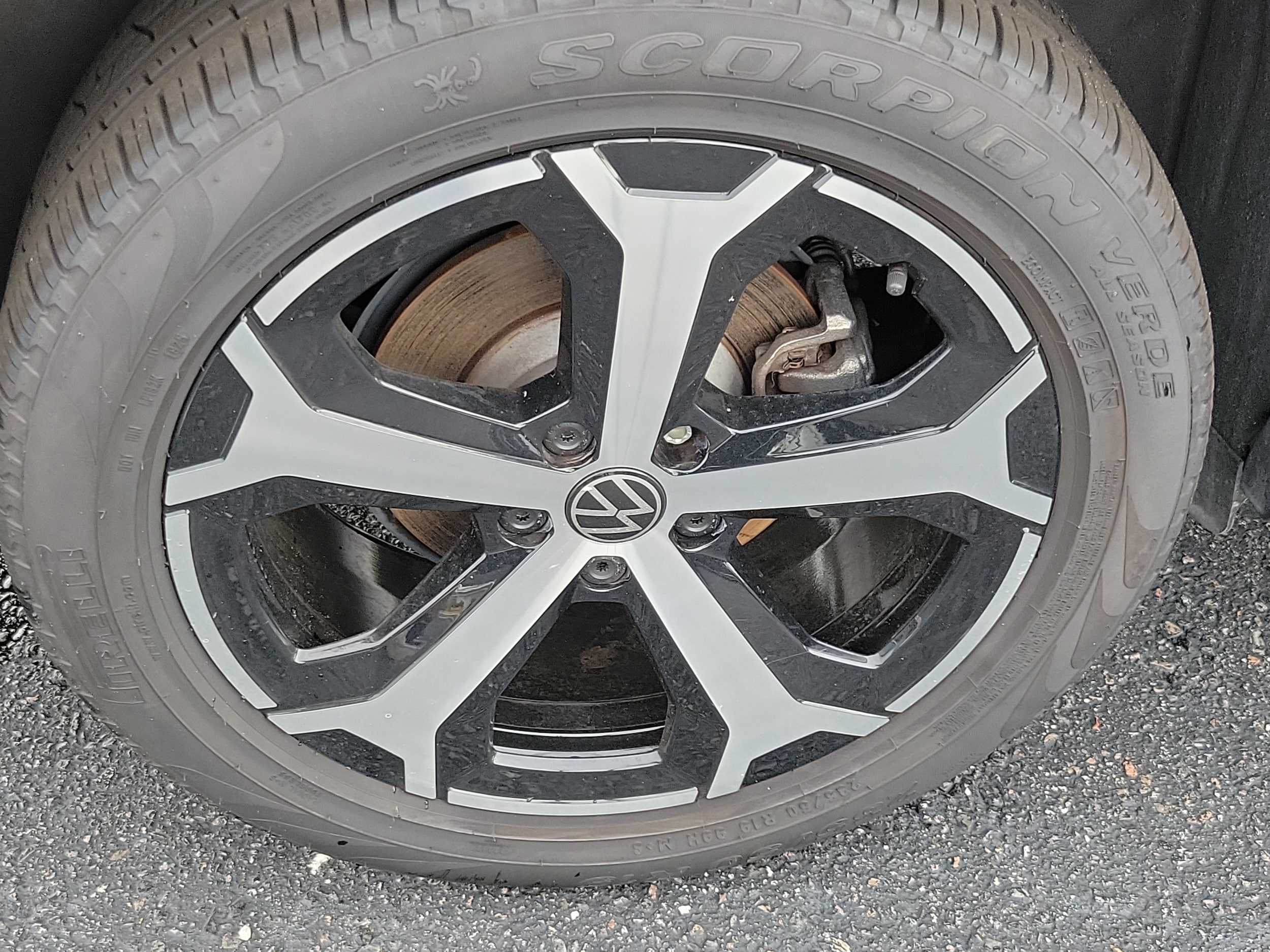 2025 Volkswagen Tiguan SE - Photo 5