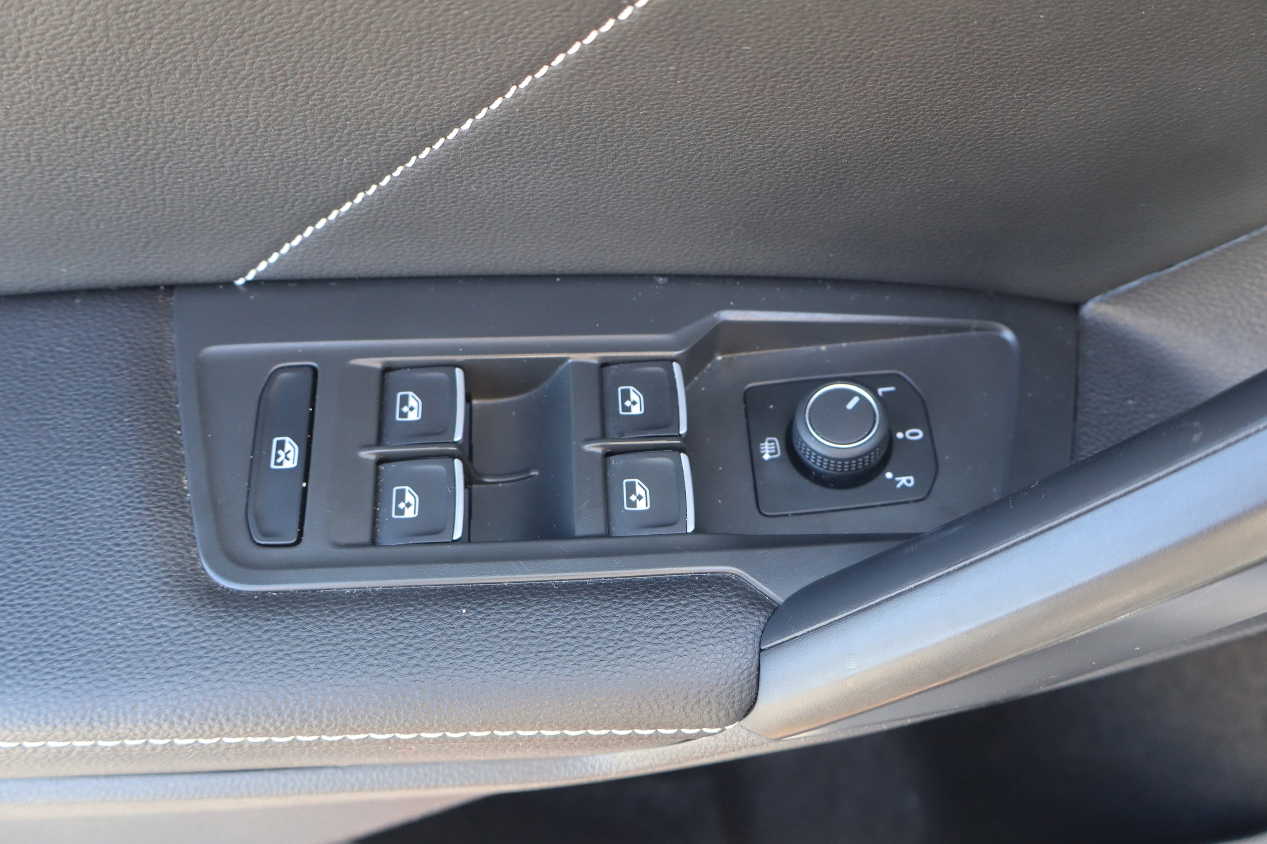 2023 Volkswagen Tiguan SE - Photo 18