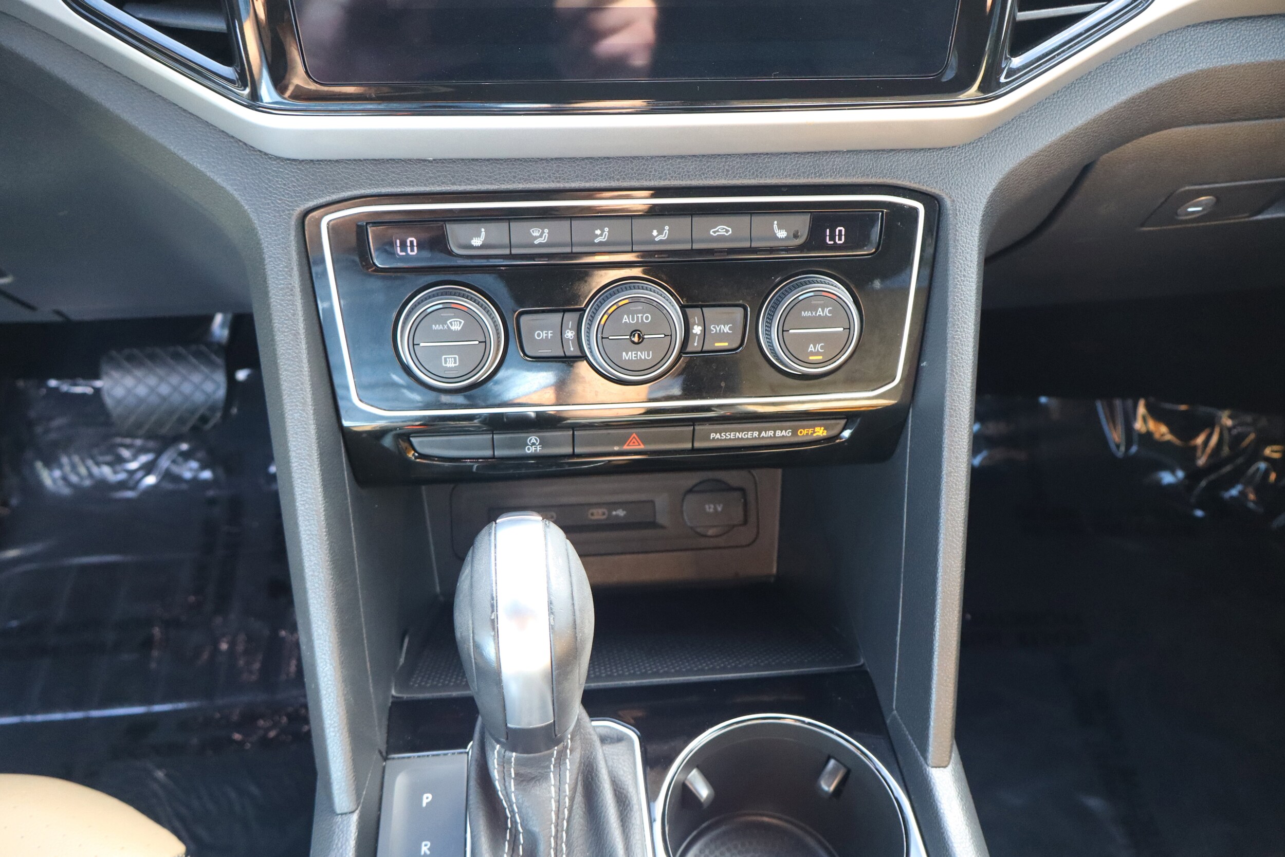 2022 Volkswagen Atlas Cross Sport SE w/Tech - Photo 21