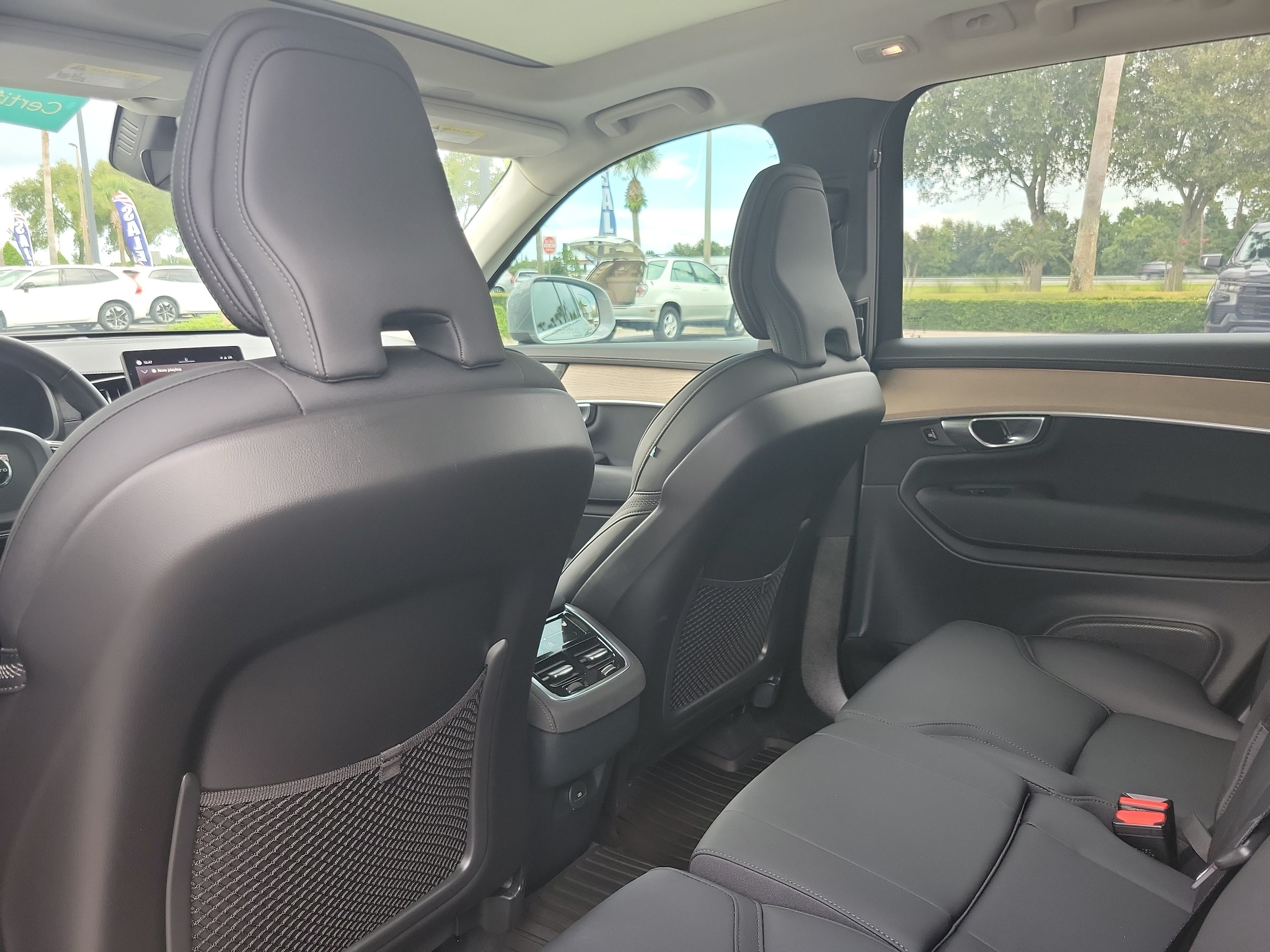 2025 Volvo XC90 Plus - Photo 9