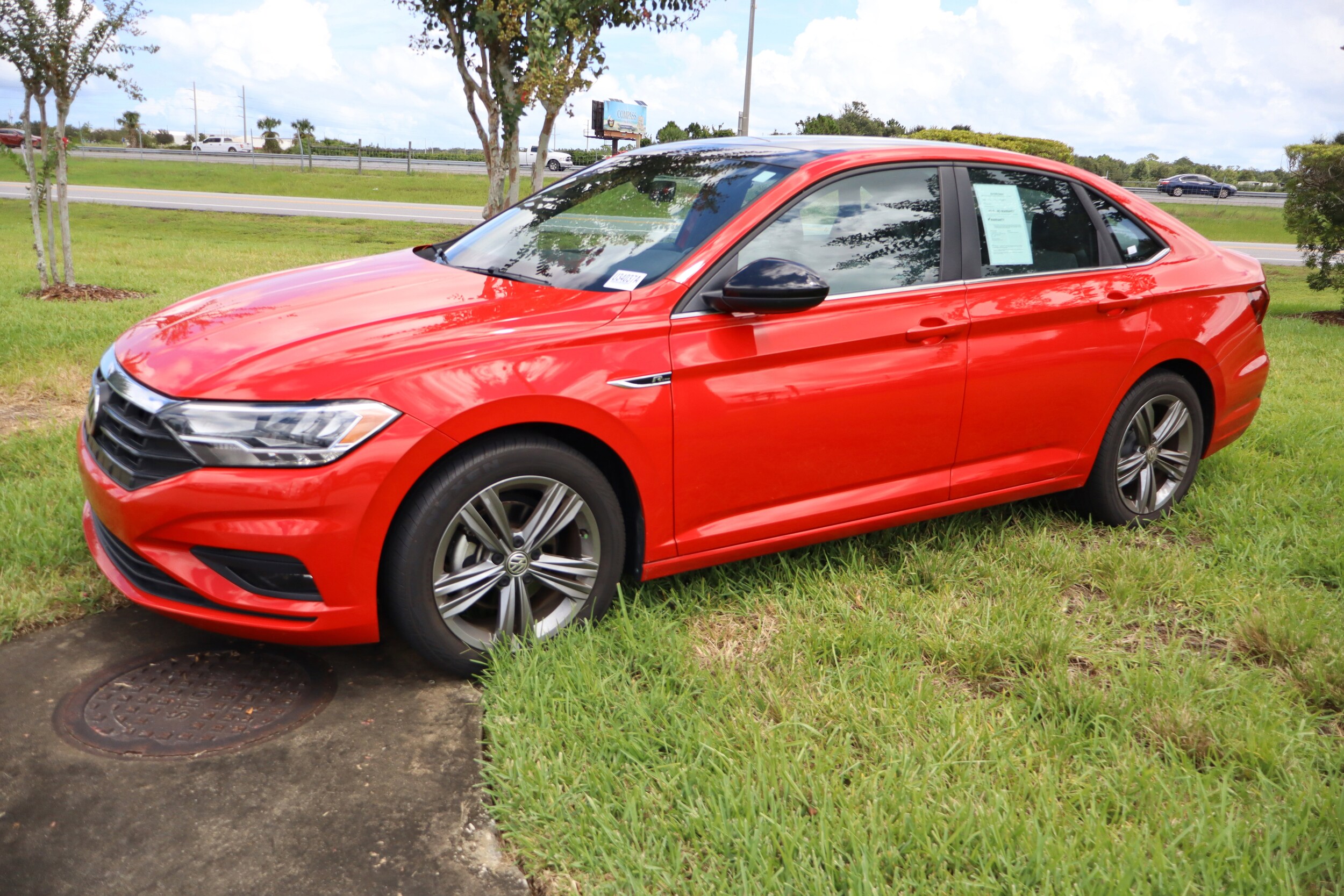2021 Volkswagen Jetta SE R-Line photo 4