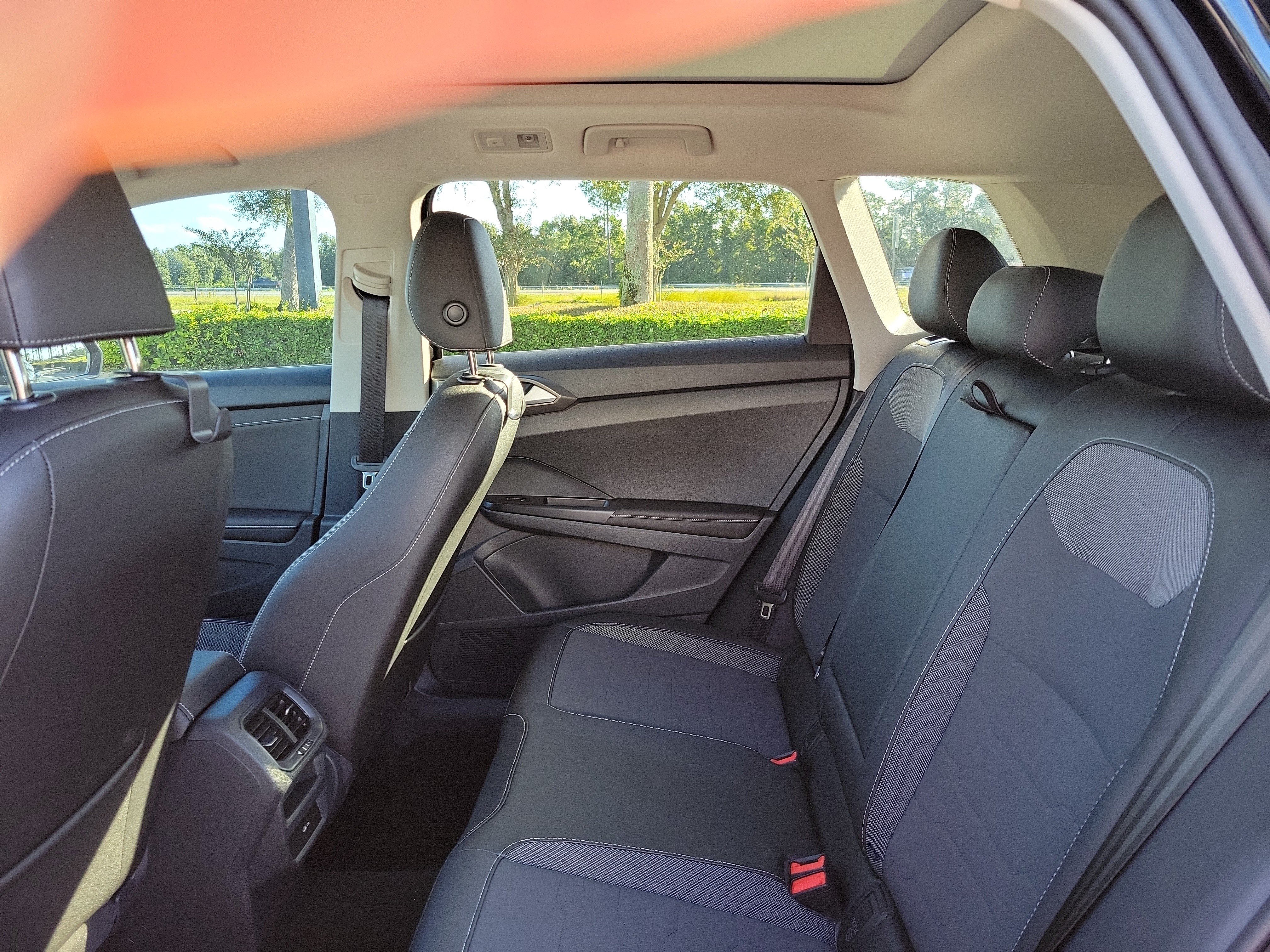 2025 Volkswagen Taos SE Black - Photo 11