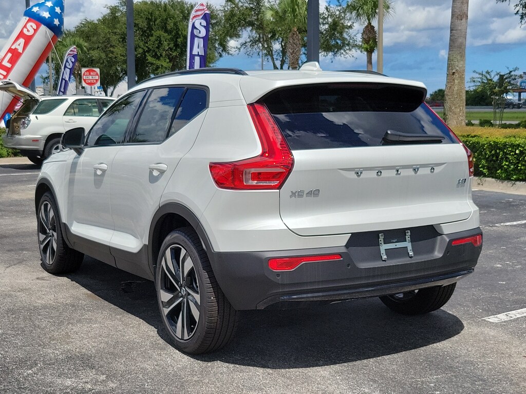 New 2026 Volvo XC40 B5 Plus SUV