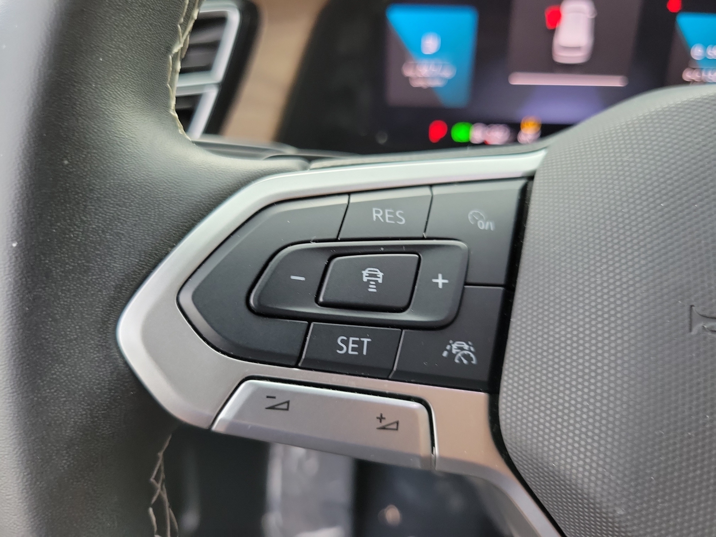 2024 Volkswagen Atlas SE w/Tech - Photo 17
