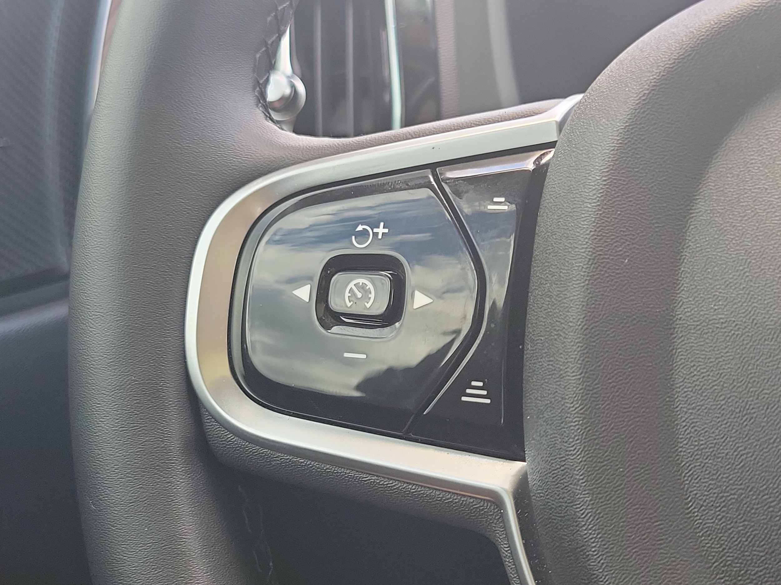2024 Volvo XC60 Plus - Photo 17