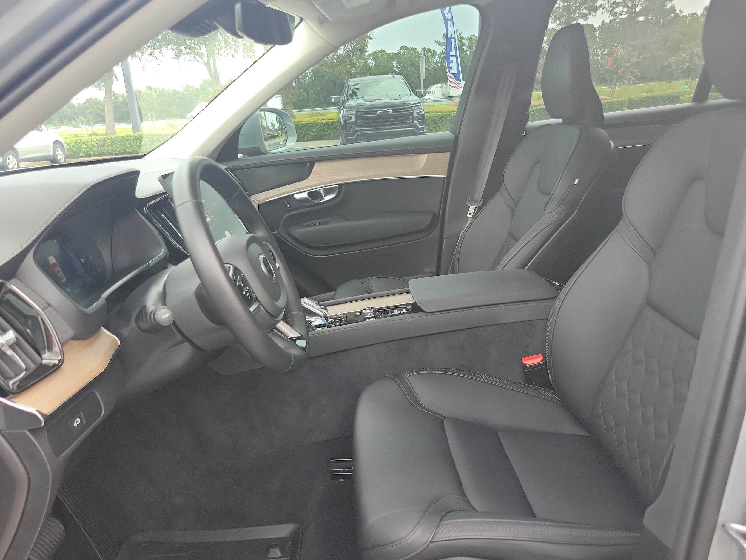 2025 Volvo XC90 Plus - Photo 15