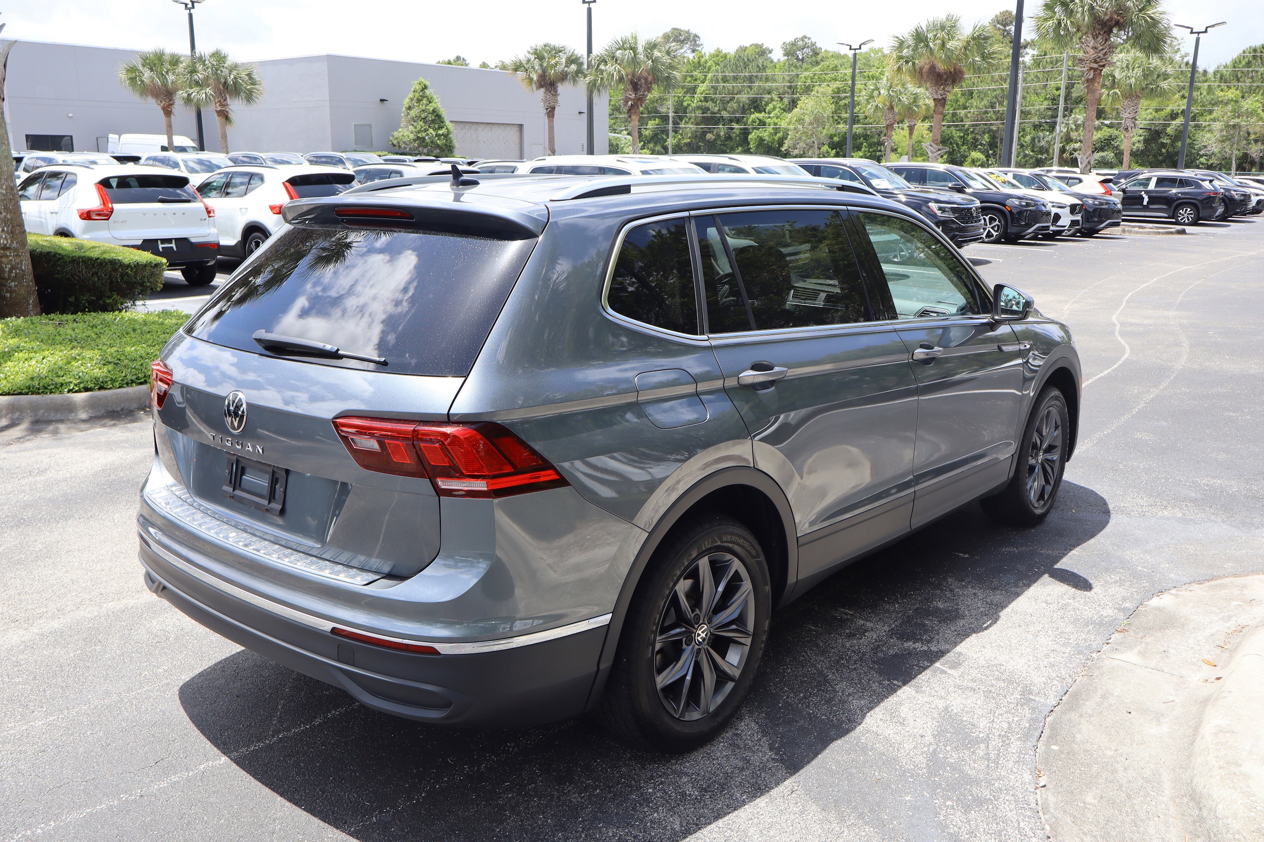 2023 Volkswagen Tiguan SE - Photo 7