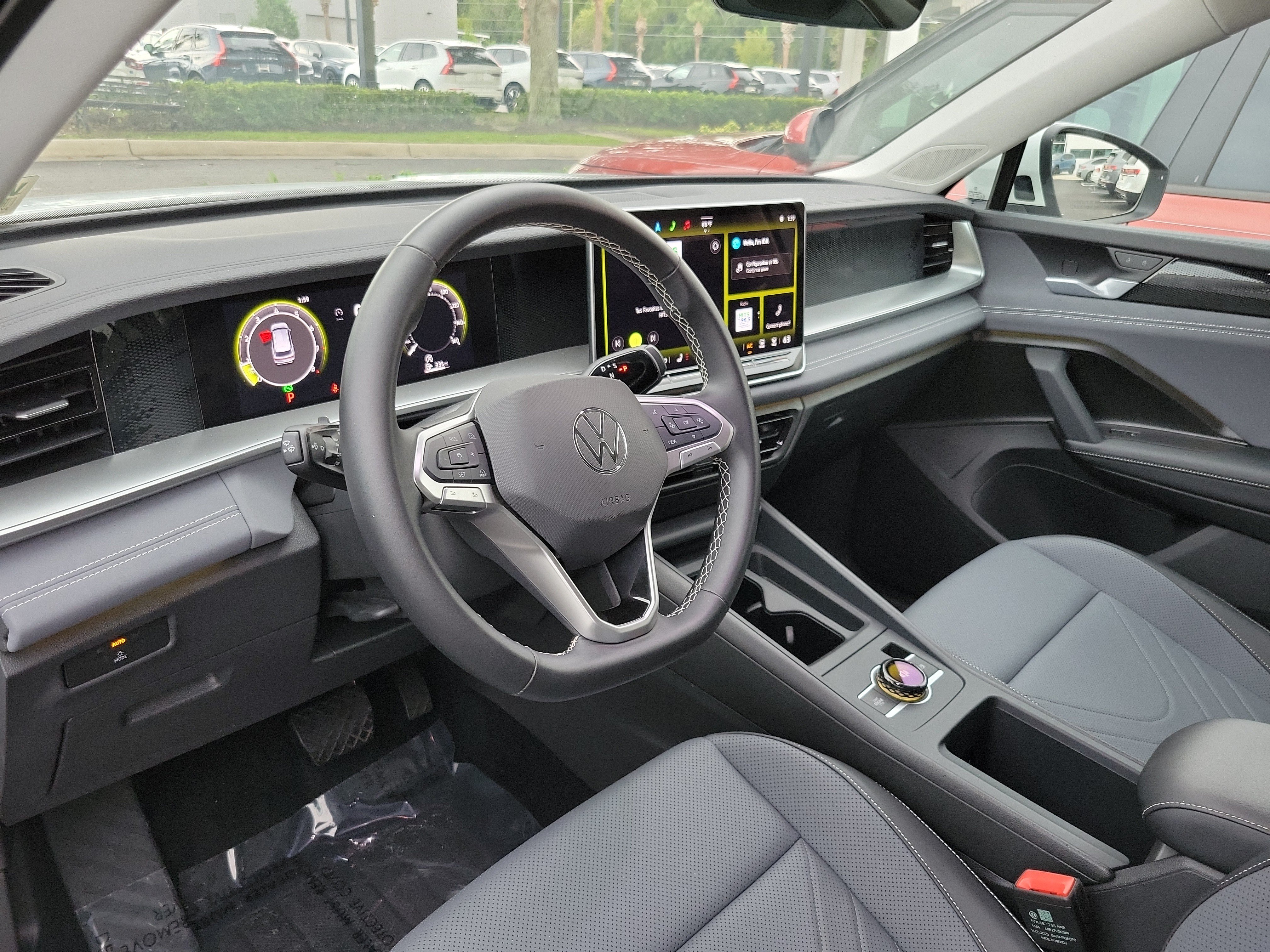 2025 Volkswagen Tiguan SE - Photo 13