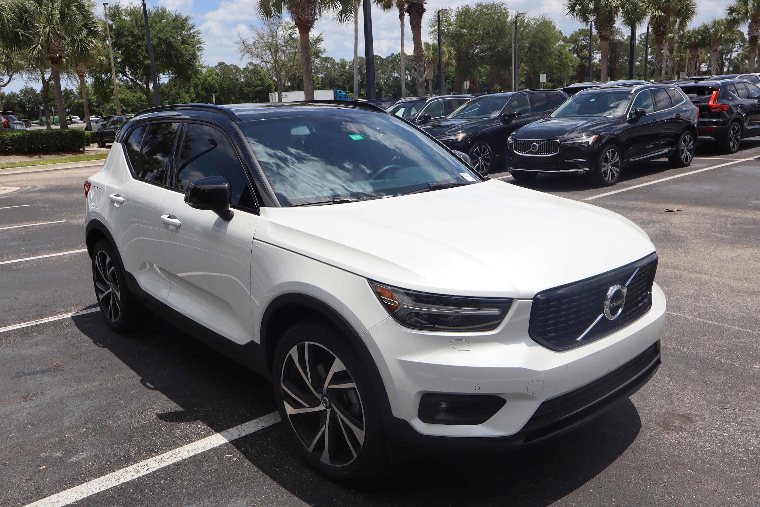 2022 Volvo XC40 T5 R-Design AWD's photo