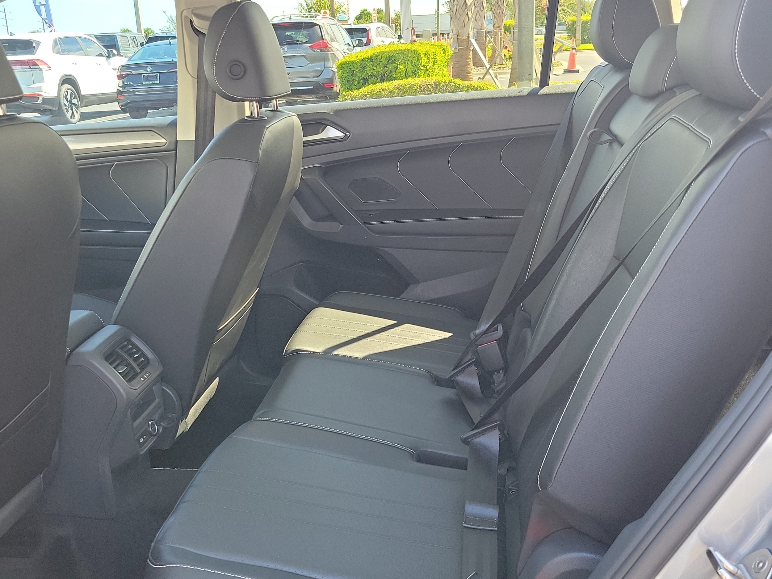 2024 Volkswagen Tiguan SE - Photo 11