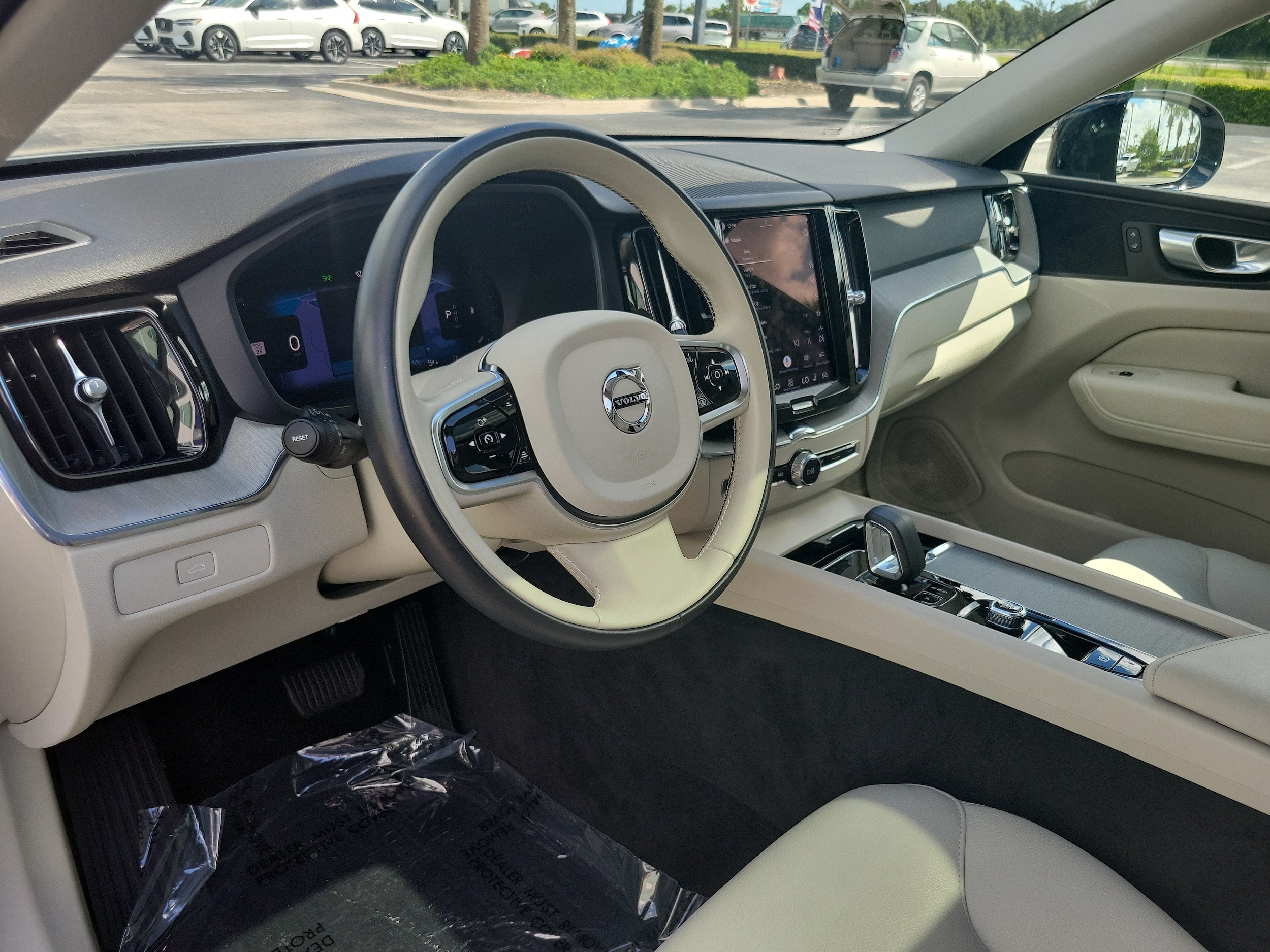 2024 Volvo XC60 Plus - Photo 11