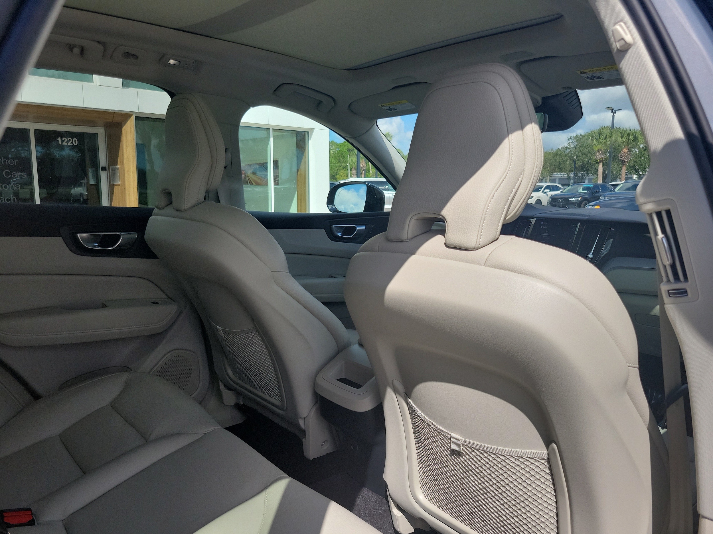2024 Volvo XC60 Plus - Photo 8