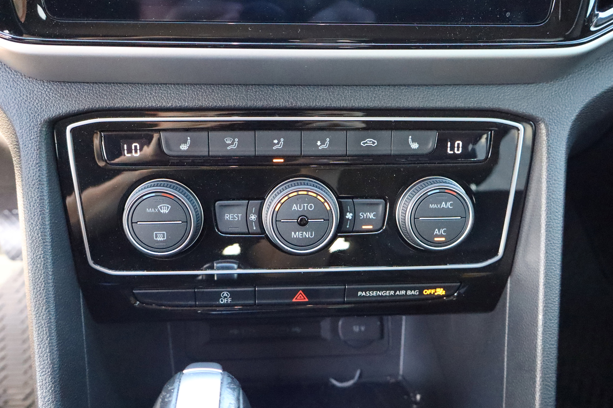2023 Volkswagen Atlas SE w/Tech - Photo 24