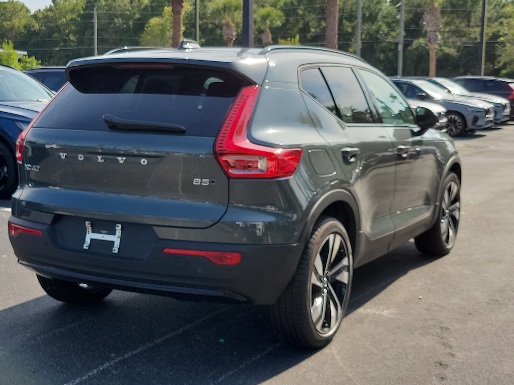 New 2026 Volvo XC40 B5 Plus SUV
