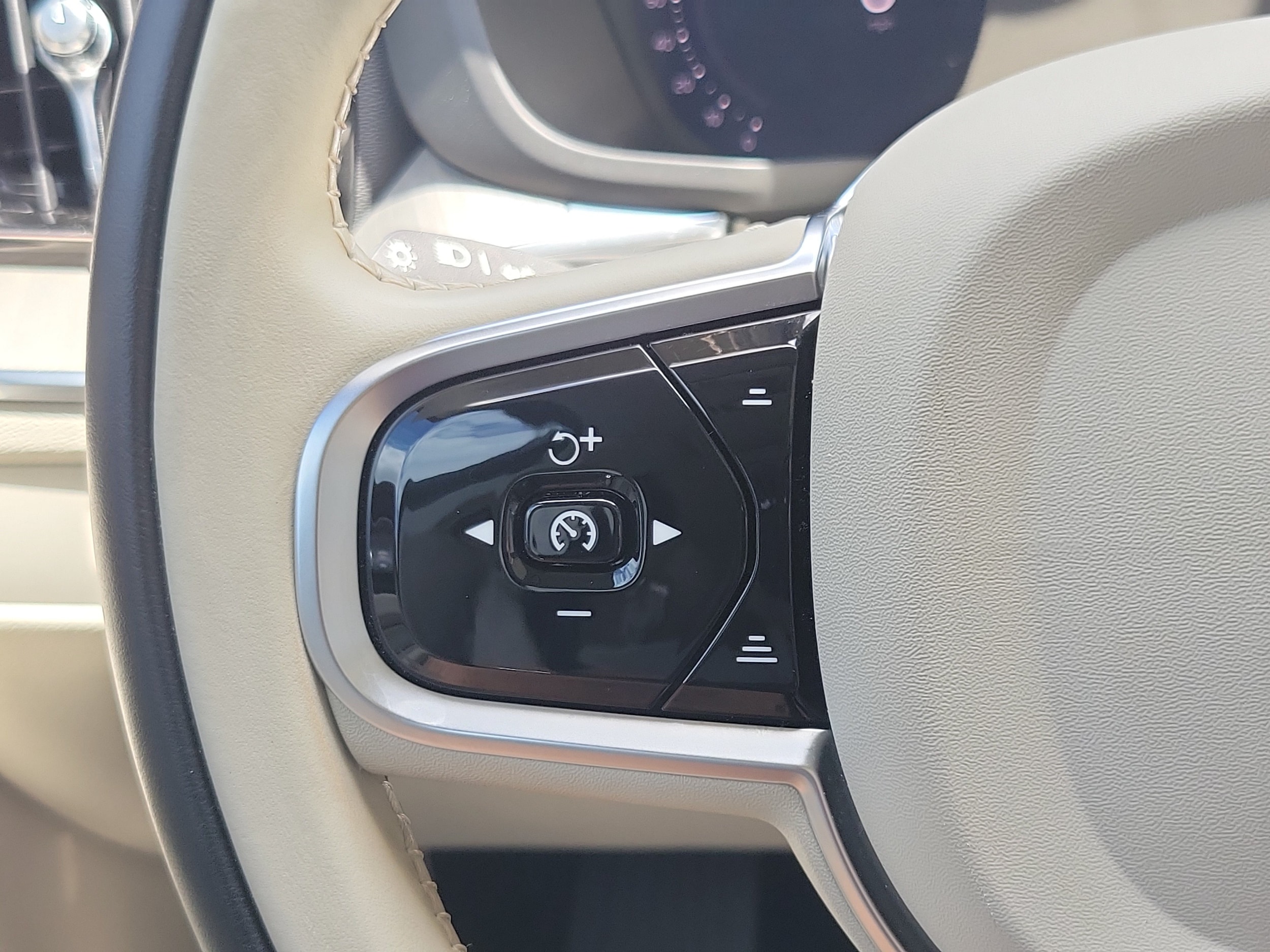 2024 Volvo XC60 Plus - Photo 17