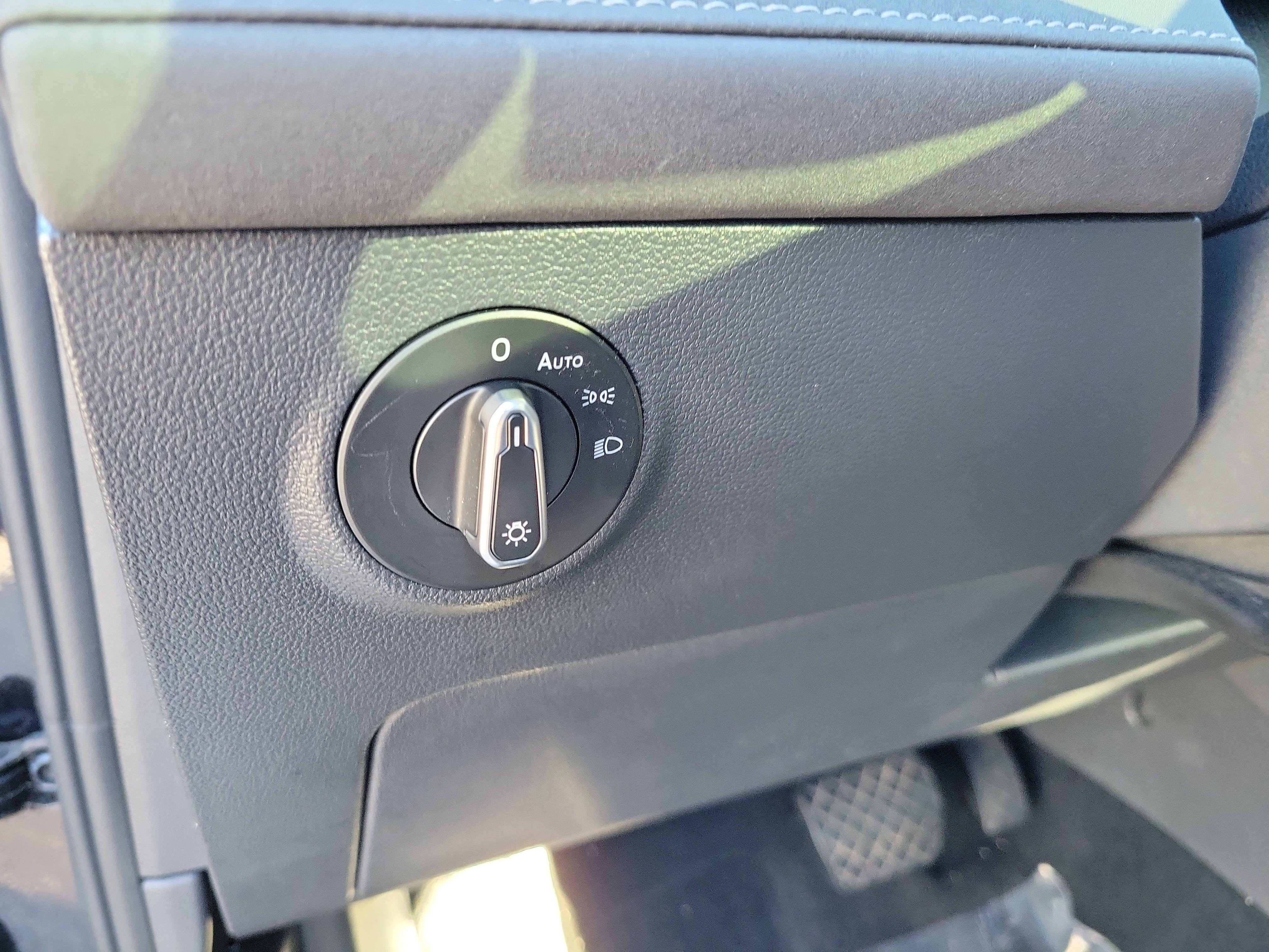 2025 Volkswagen Taos SE Black - Photo 27