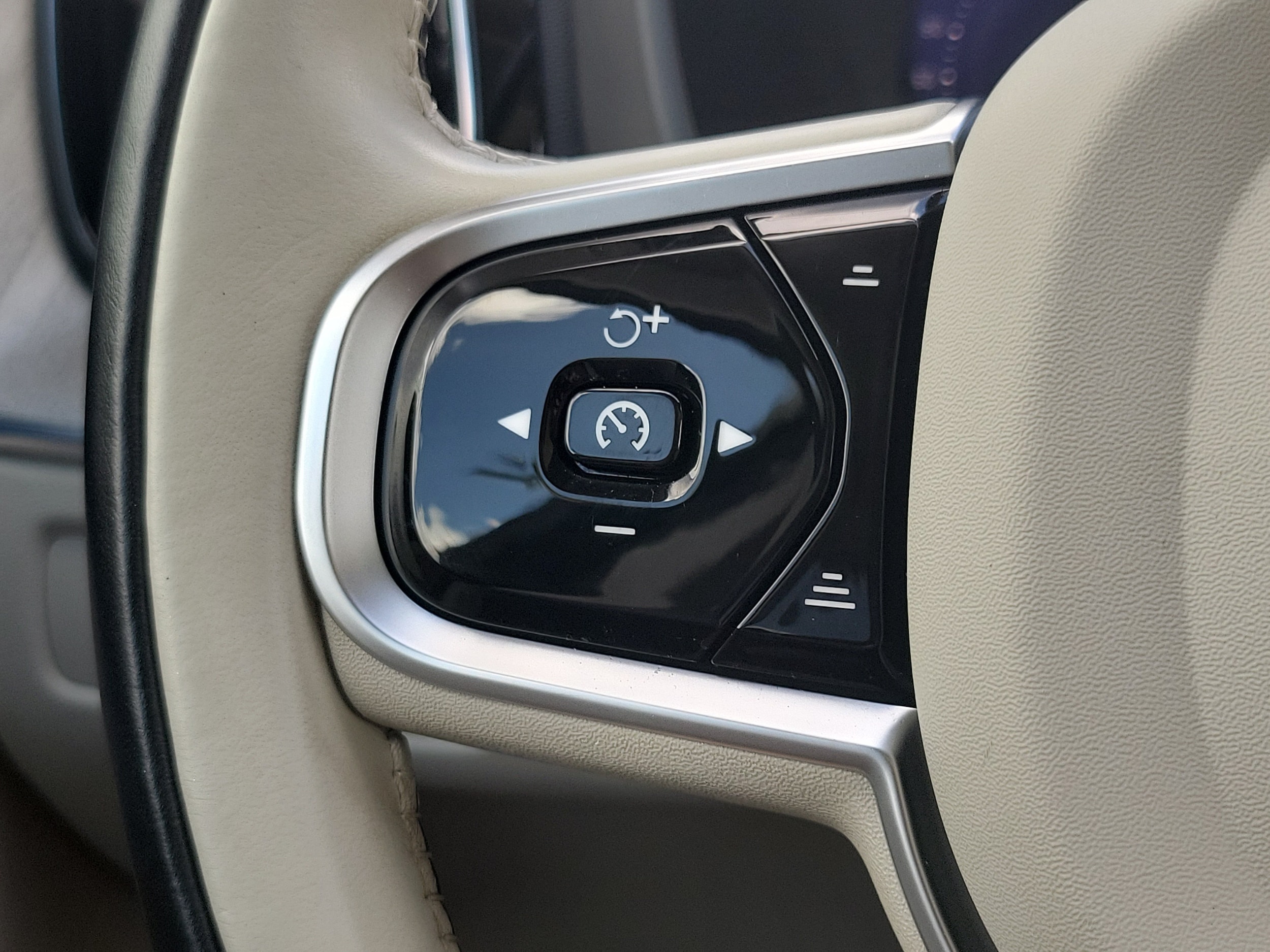 2024 Volvo XC60 Plus - Photo 16