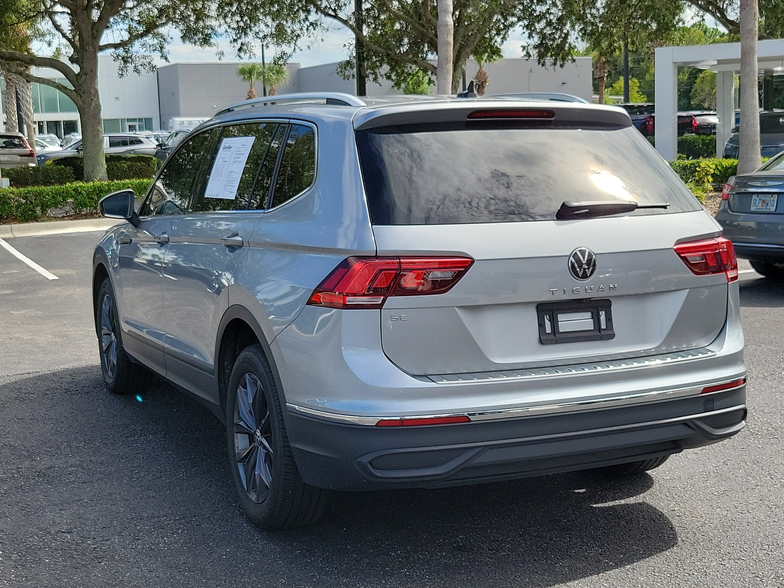 2023 Volkswagen Tiguan SE - Photo 3
