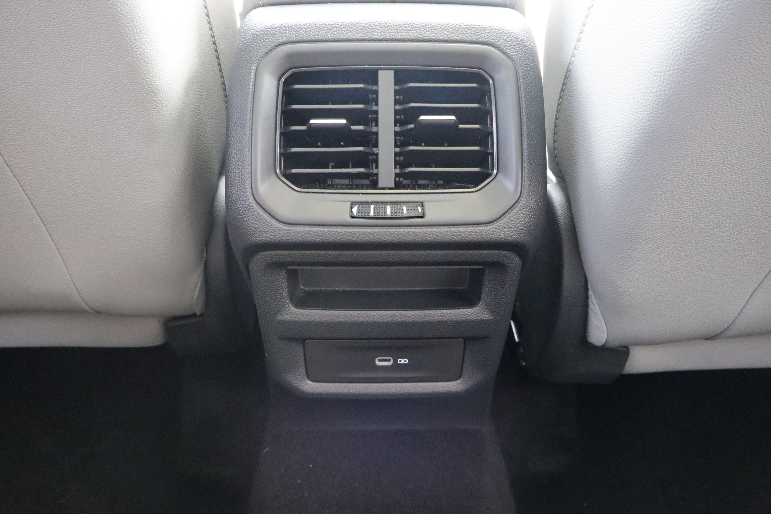 2023 Volkswagen Taos SE - Photo 13