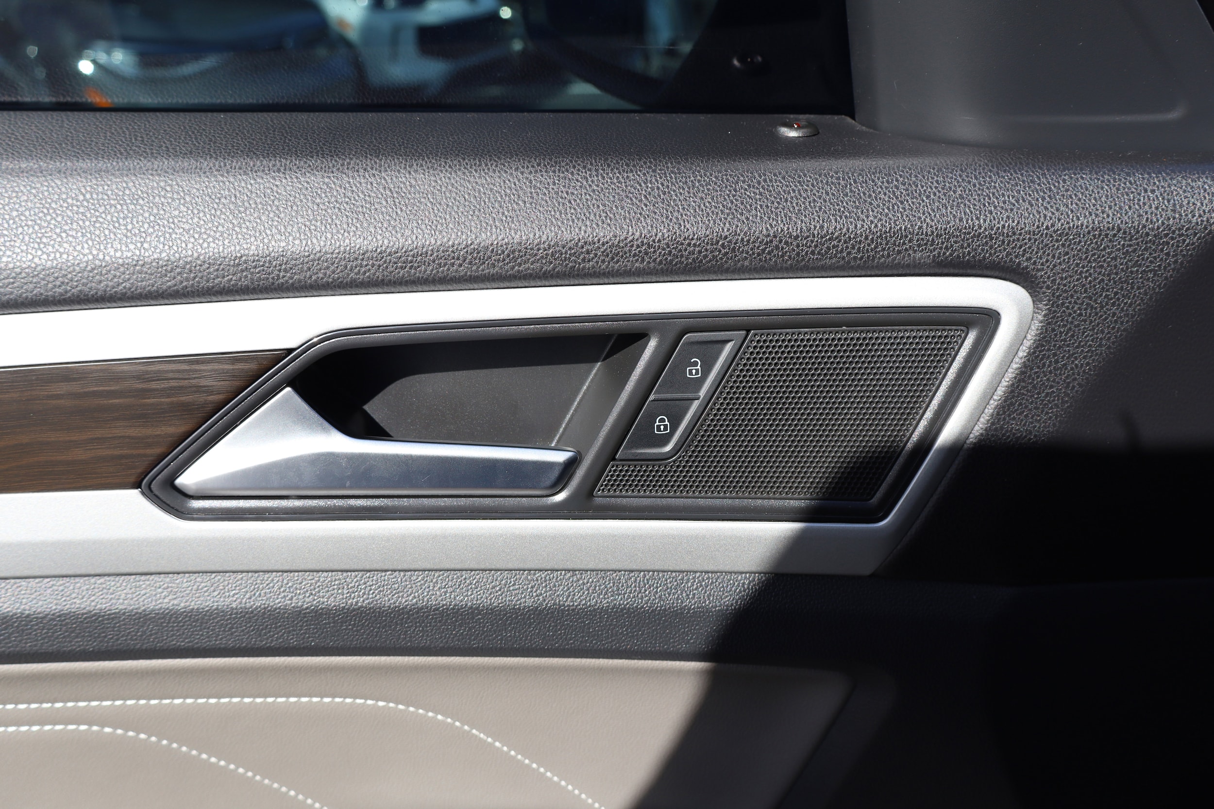 2023 Volkswagen Atlas SE w/Tech - Photo 13
