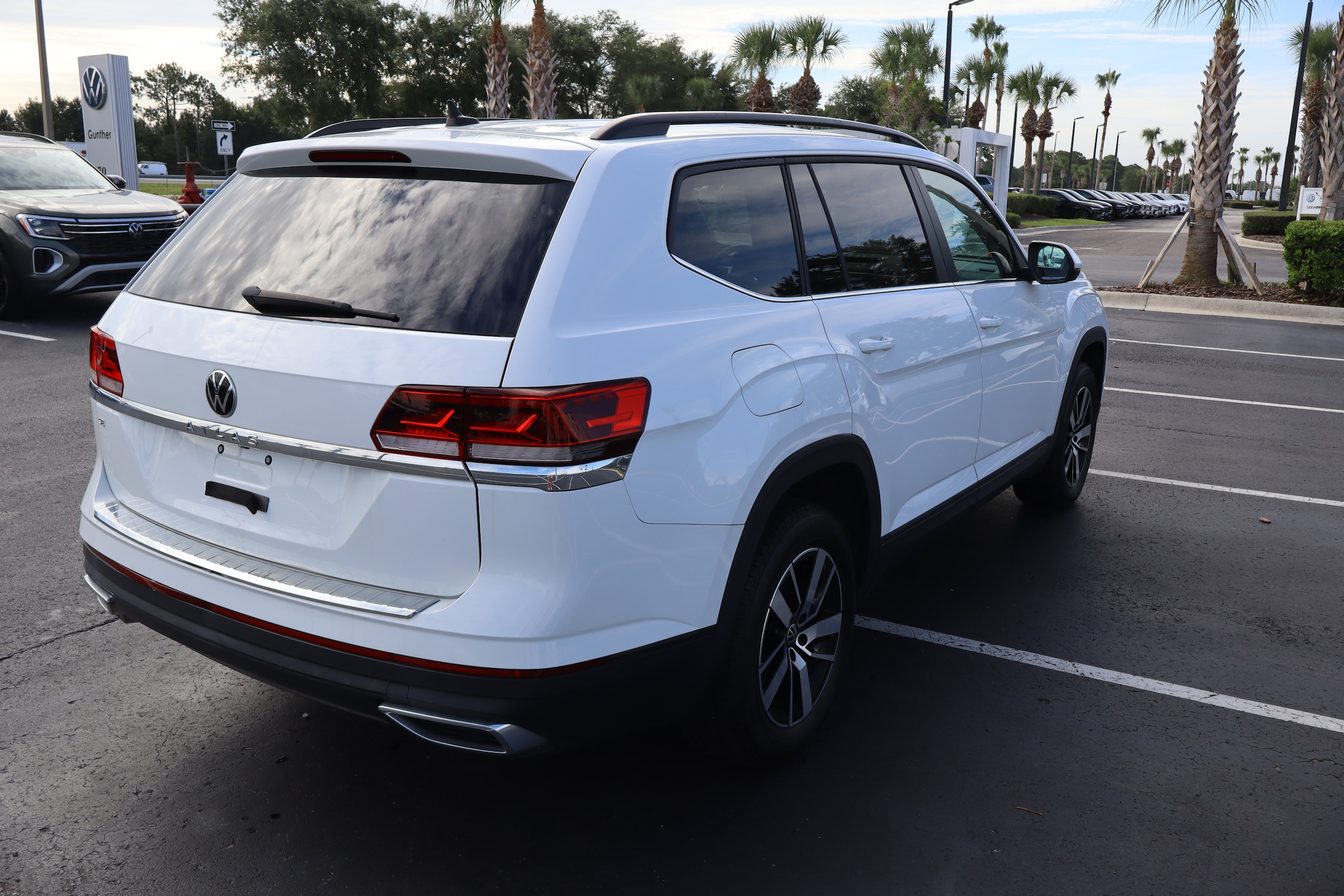 2023 Volkswagen Atlas SE - Photo 8