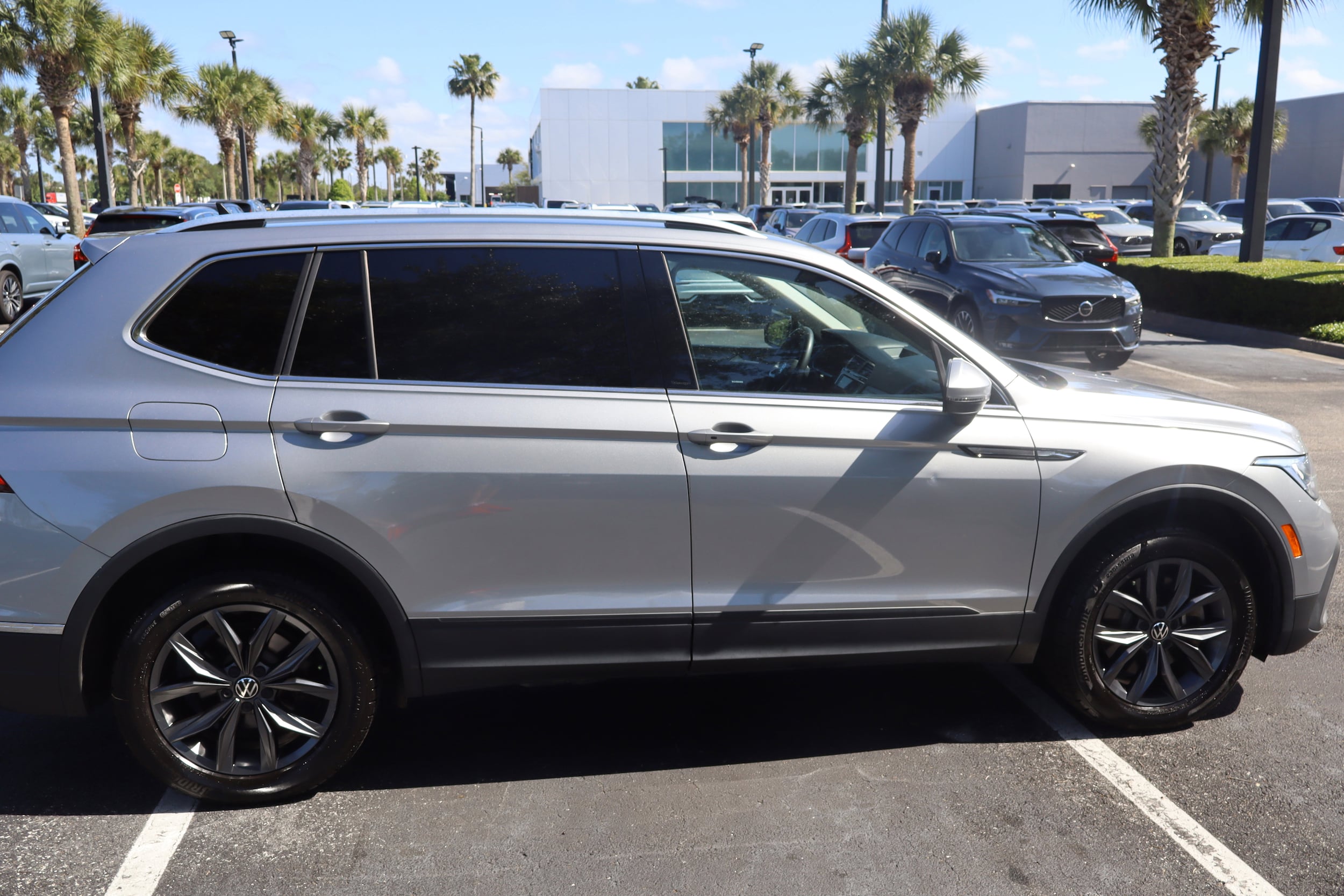2023 Volkswagen Tiguan SE - Photo 8