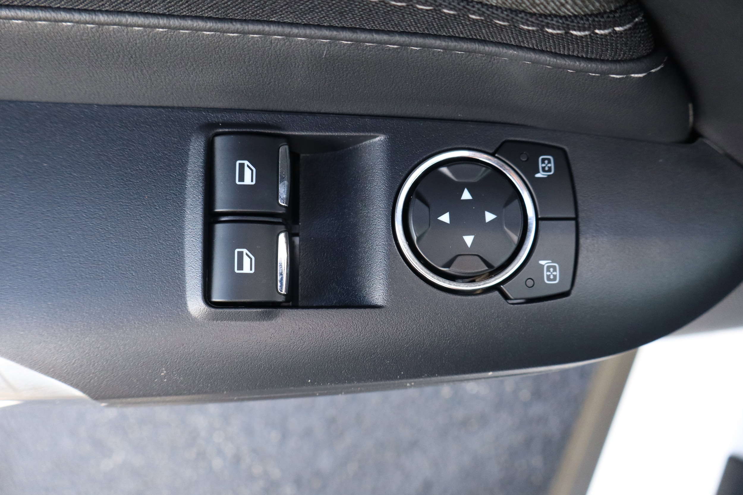 2025 Ford Mustang EcoBoost - Photo 14