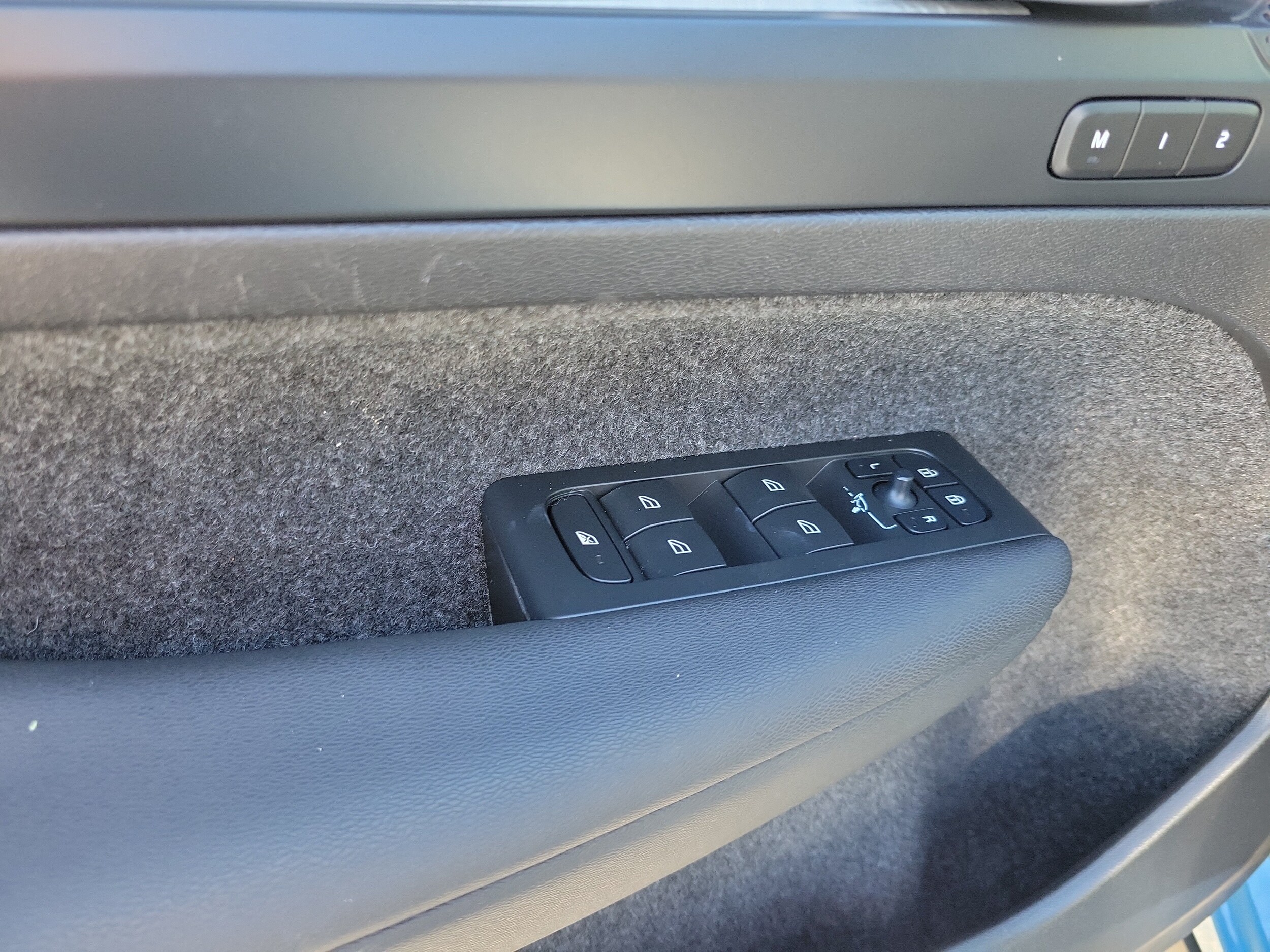 2023 Volvo XC40 Plus - Photo 16