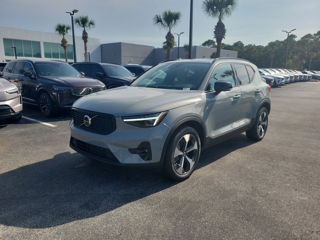 New 2026 Volvo XC40 B5 Plus SUV