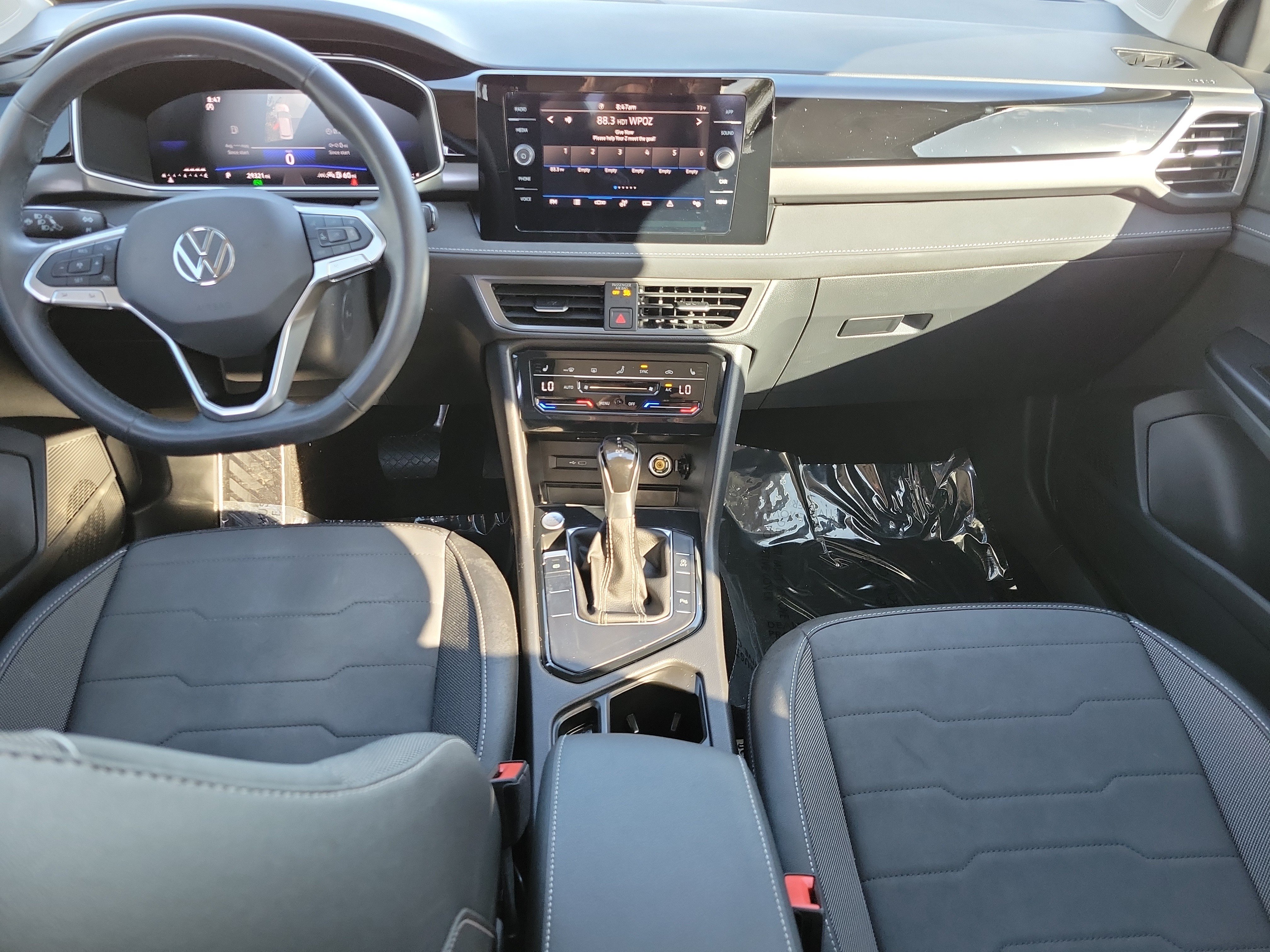 2025 Volkswagen Taos SE Black - Photo 12