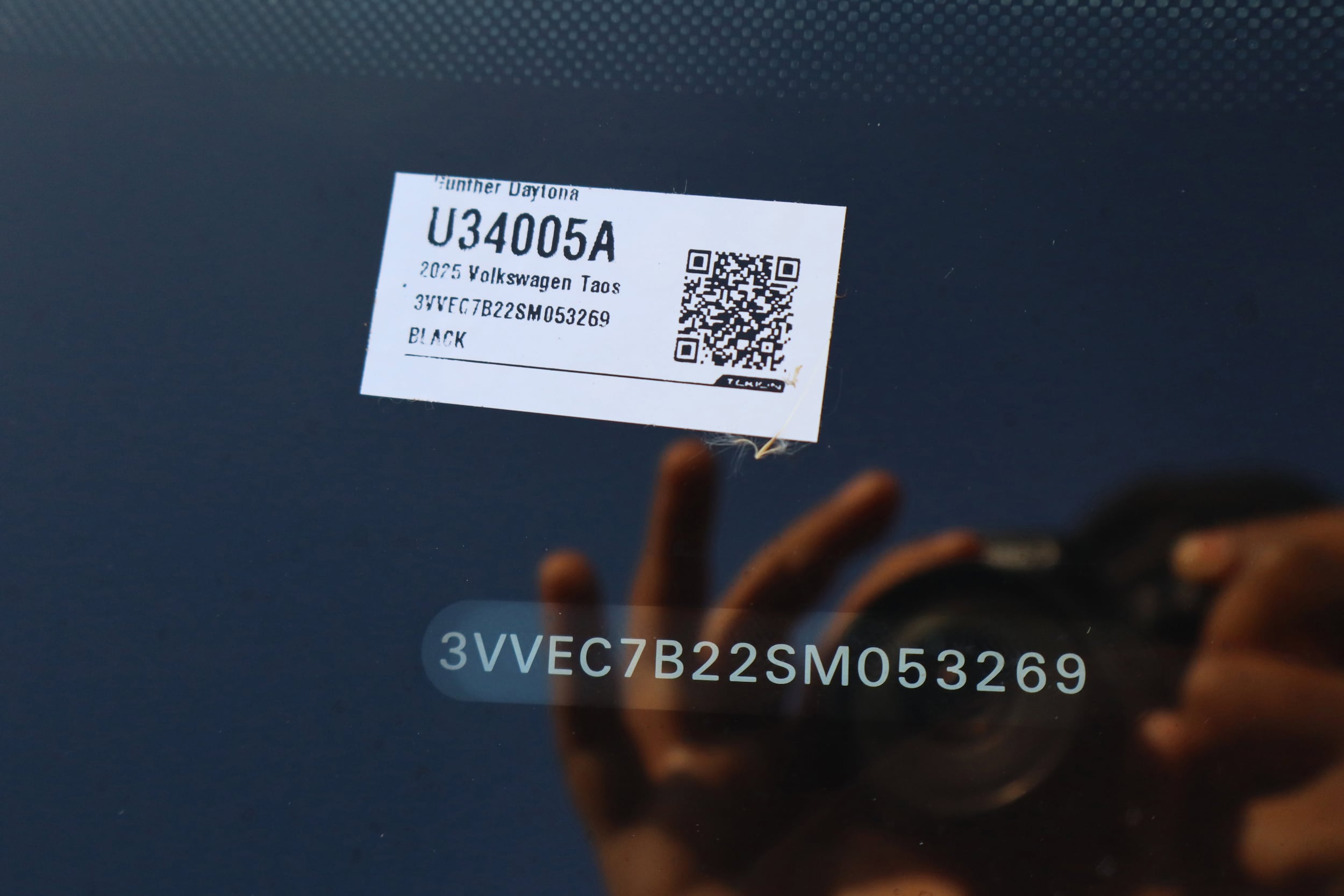 2025 Volkswagen Taos SE's photo