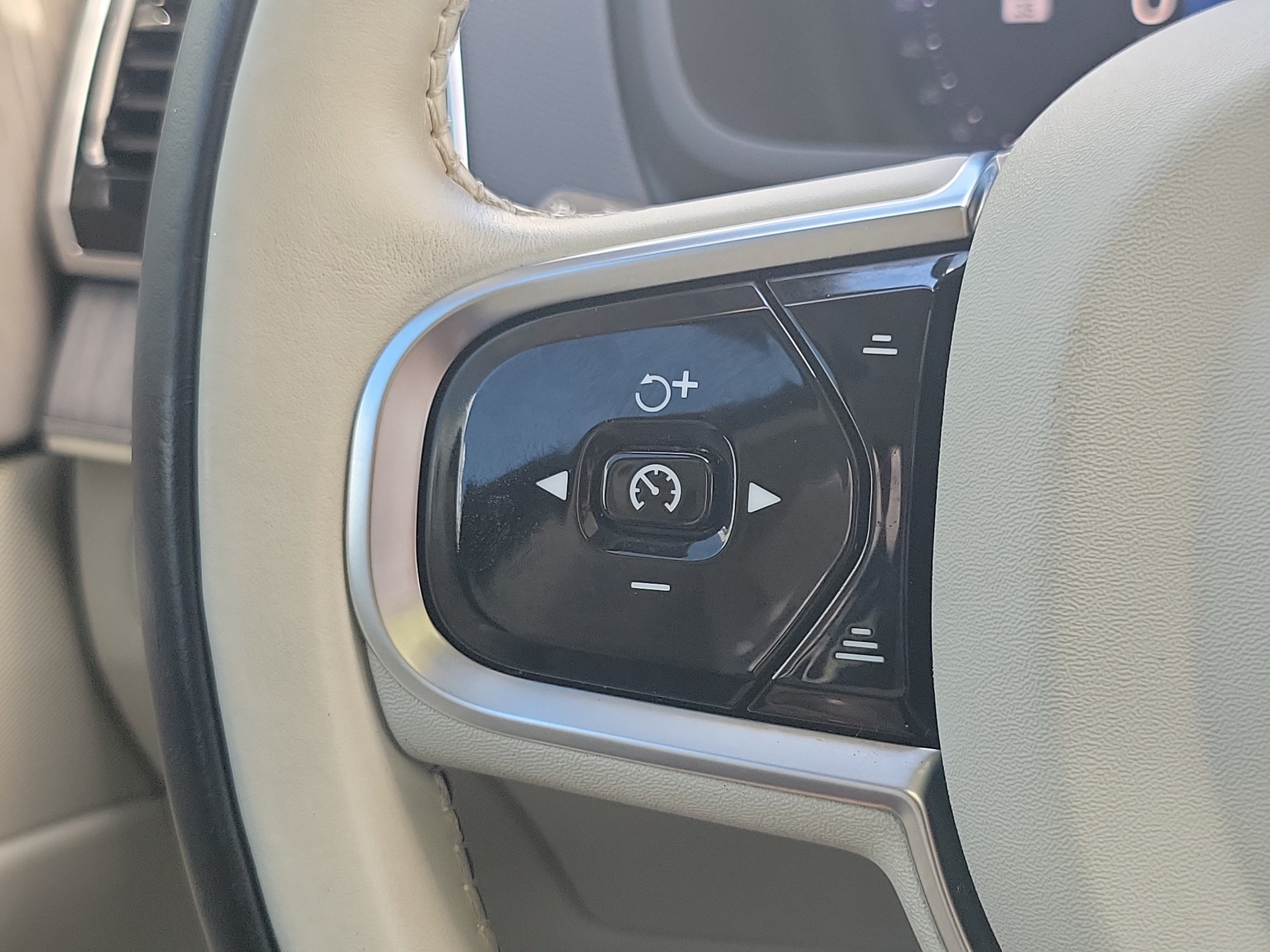 2024 Volvo XC90 Plus - Photo 17