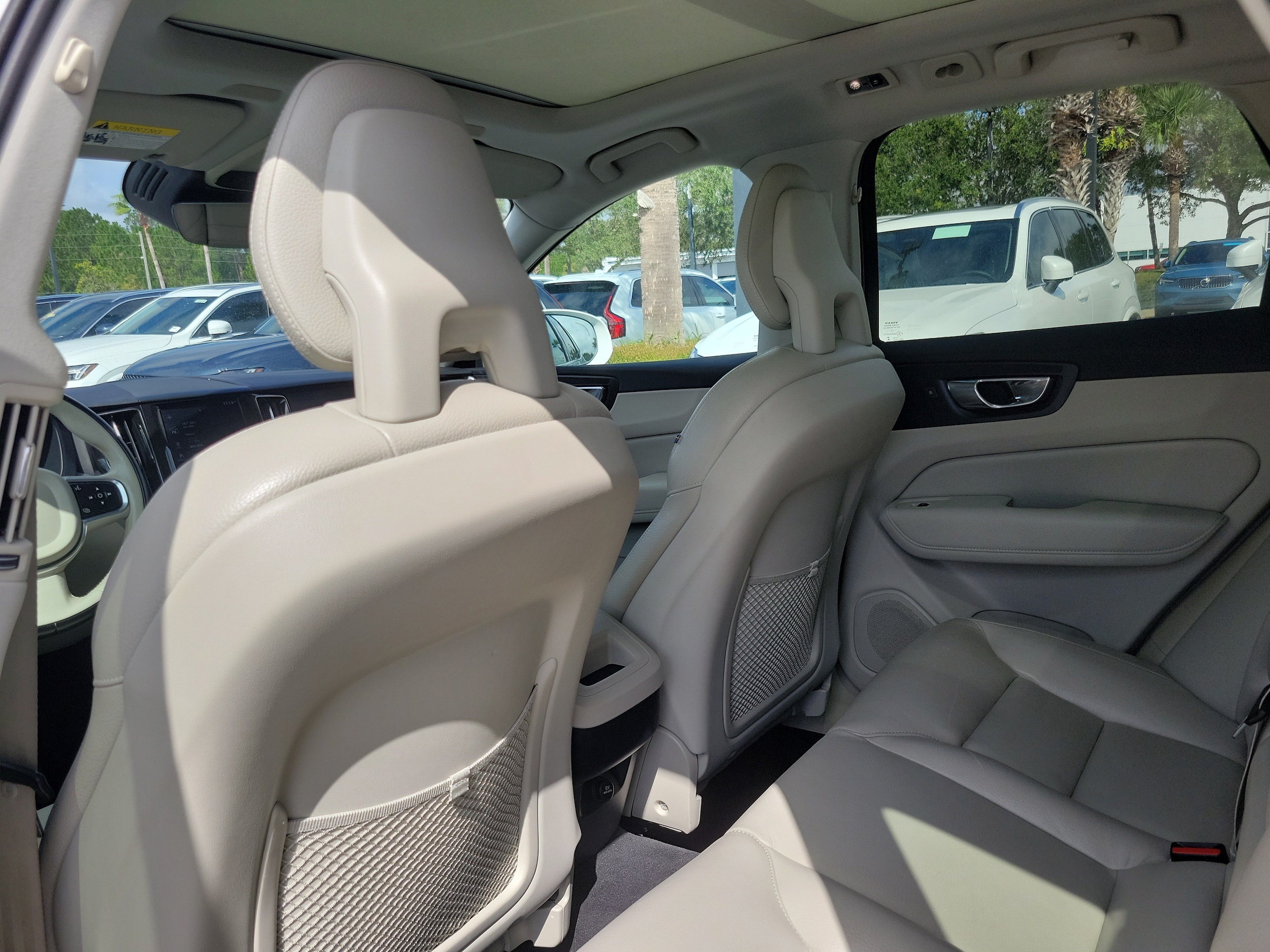 2018 Volvo XC60 Momentum - Photo 9