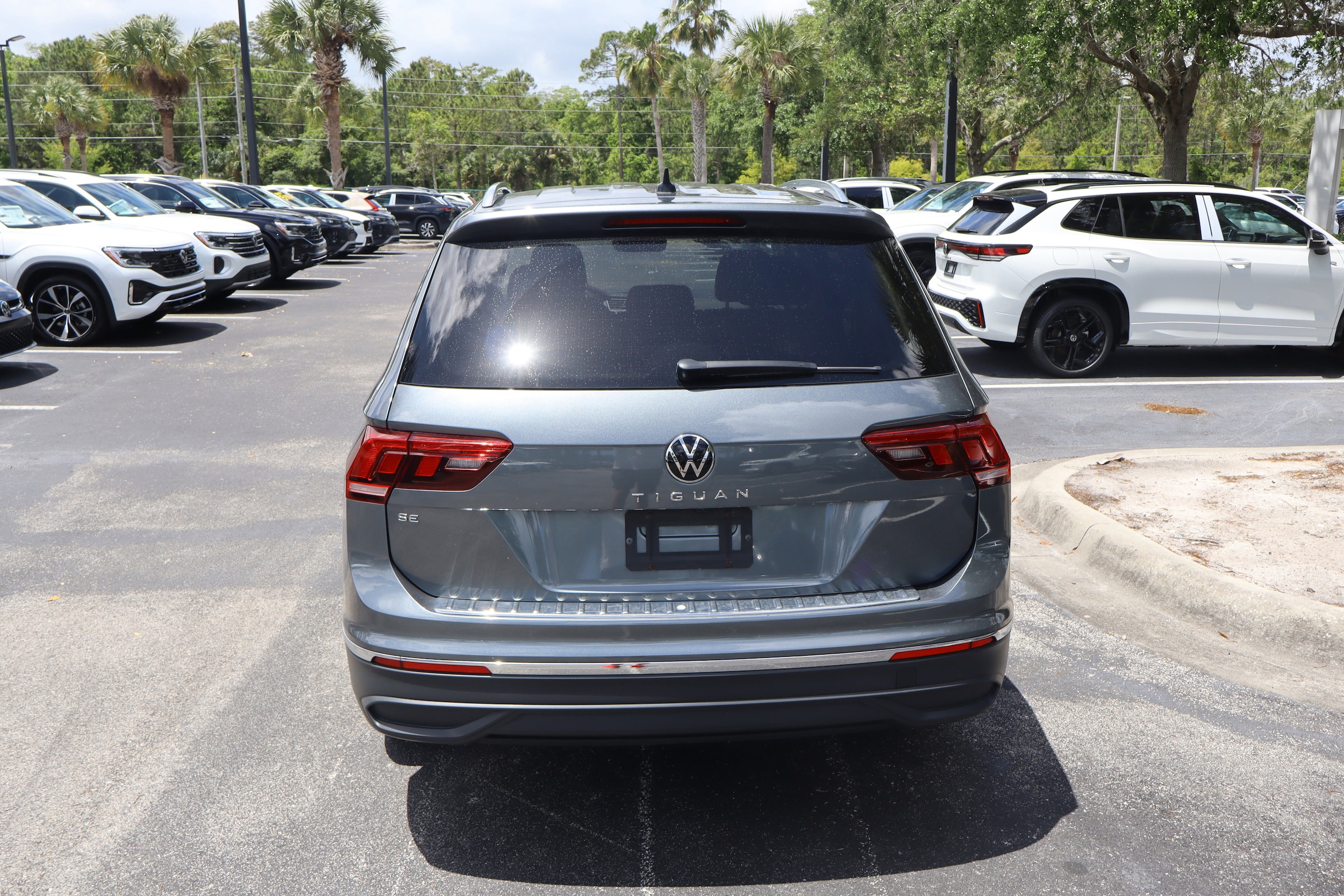 2023 Volkswagen Tiguan SE - Photo 6