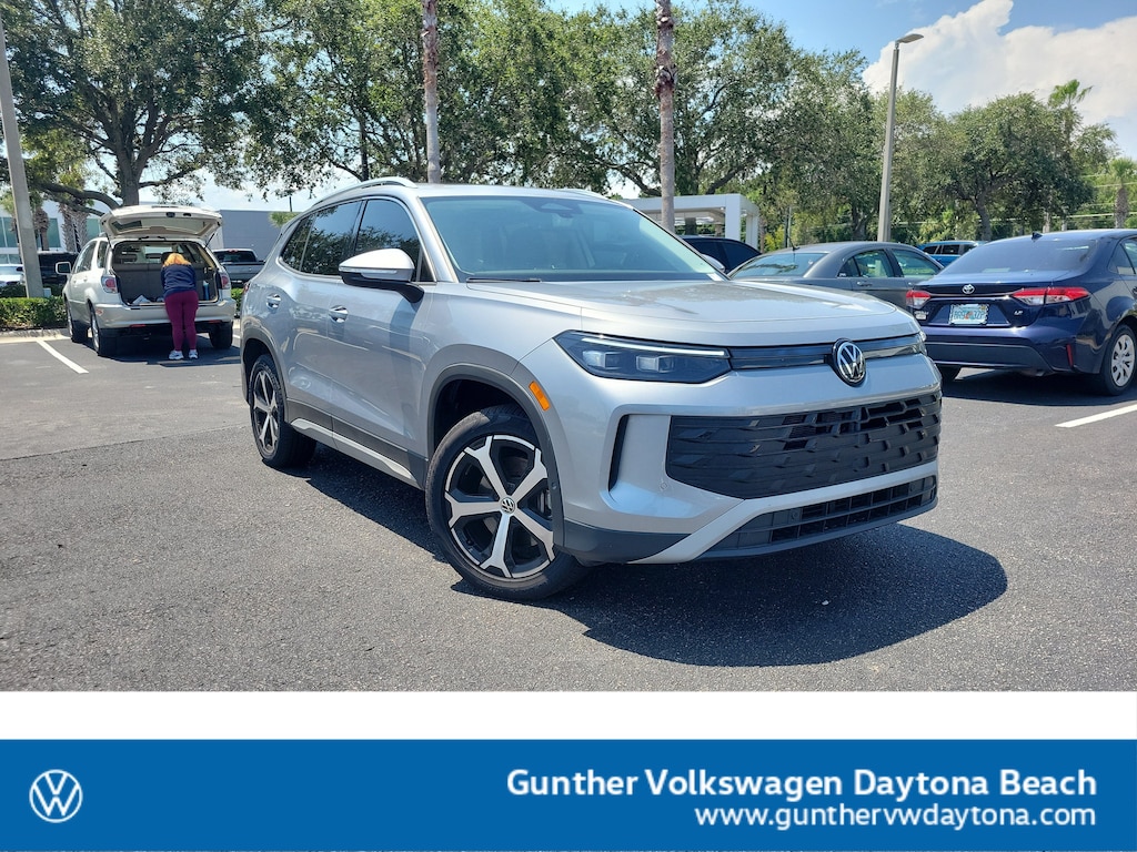 New 2025 Volkswagen Tiguan 2.0T SE SUV