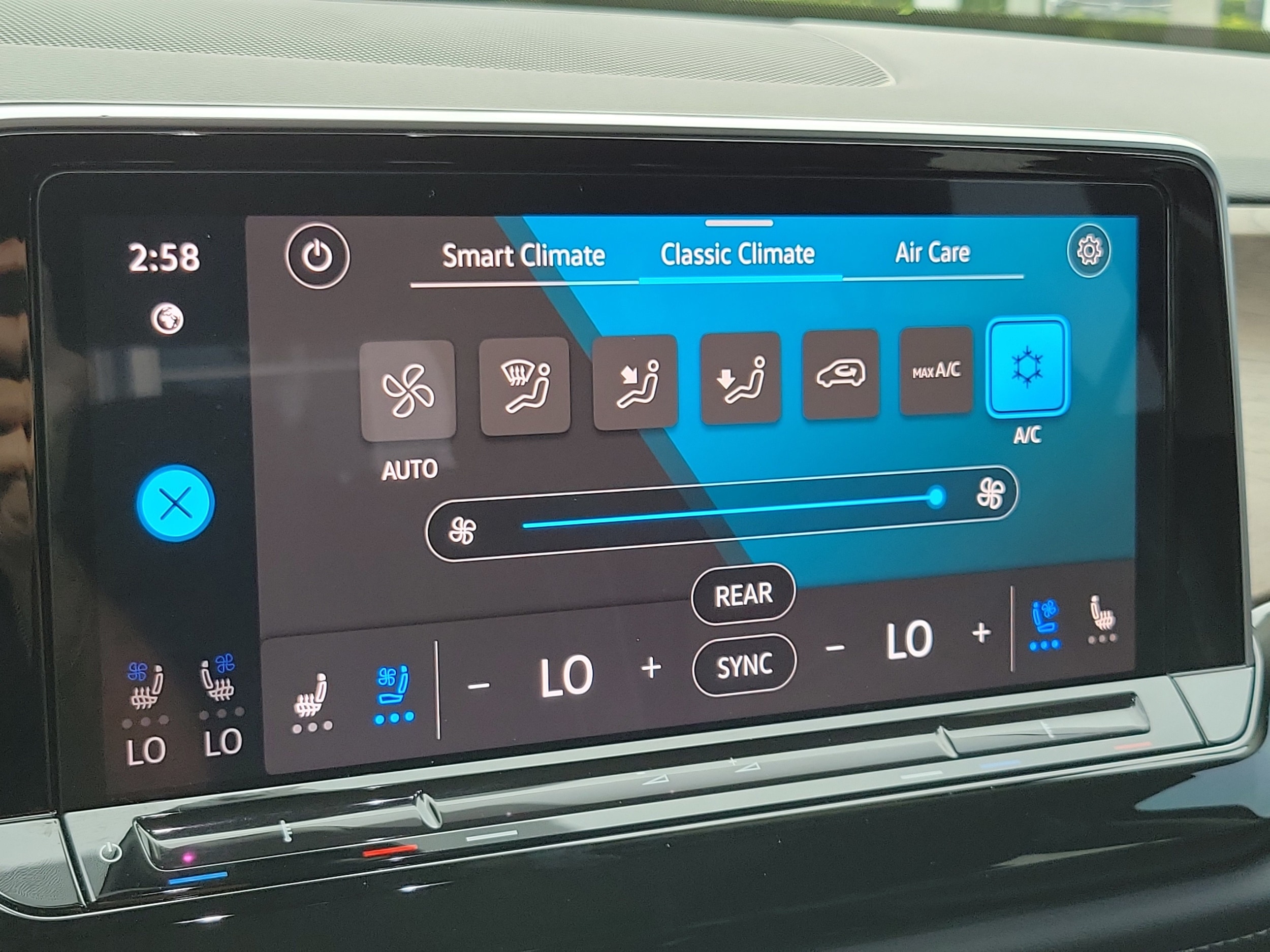 2024 Volkswagen Atlas SE w/Tech - Photo 23