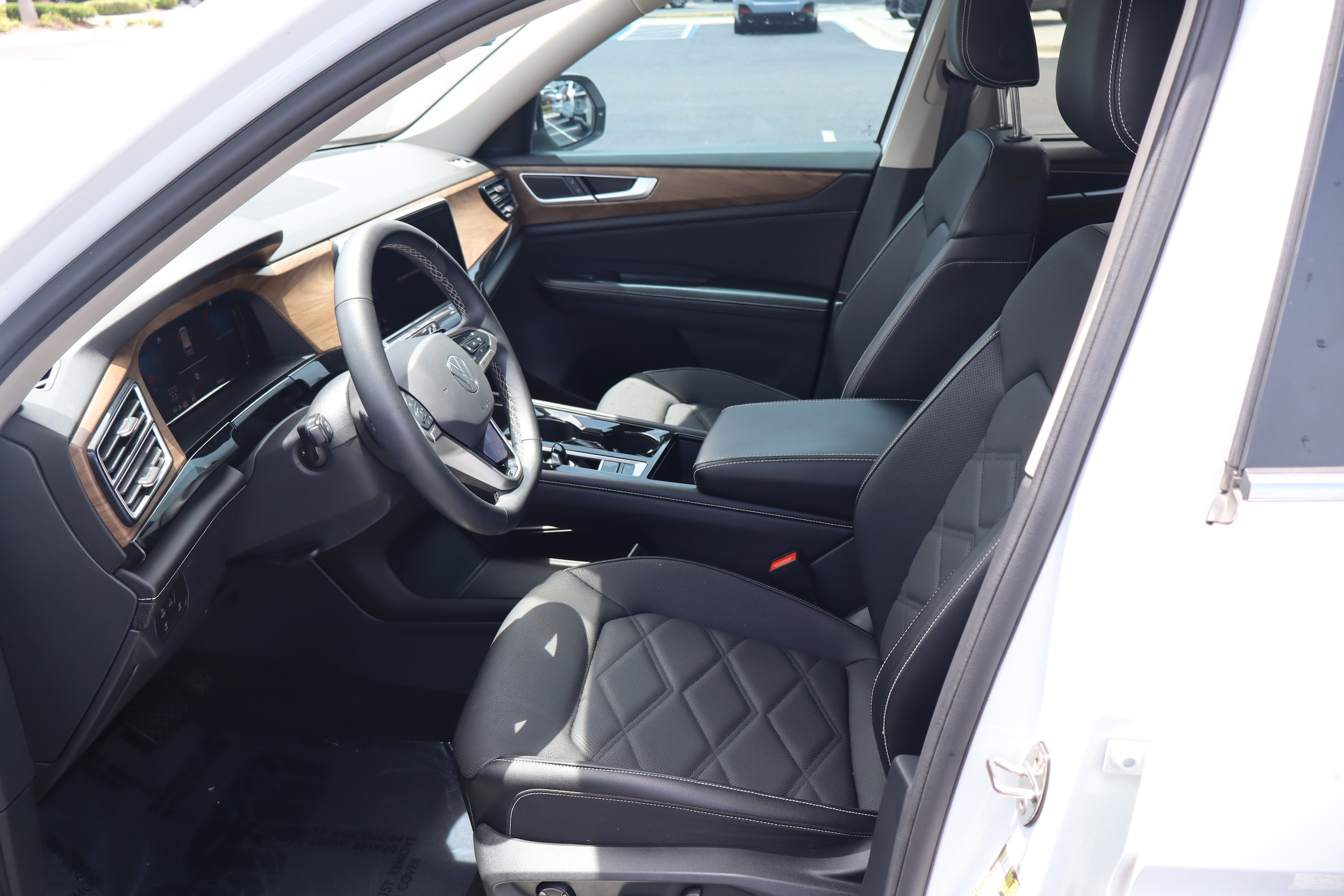 2024 Volkswagen Atlas SE w/Tech - Photo 22