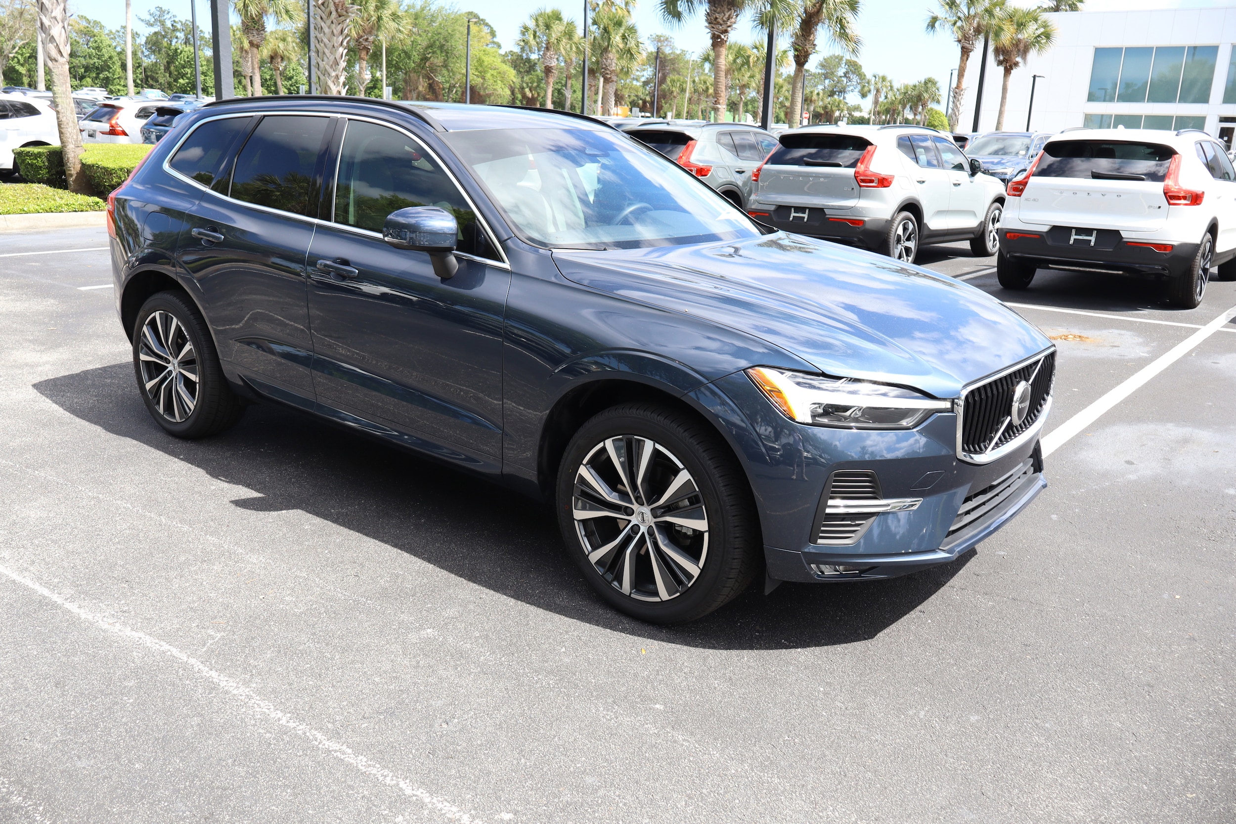 2022 Volvo XC60 Momentum