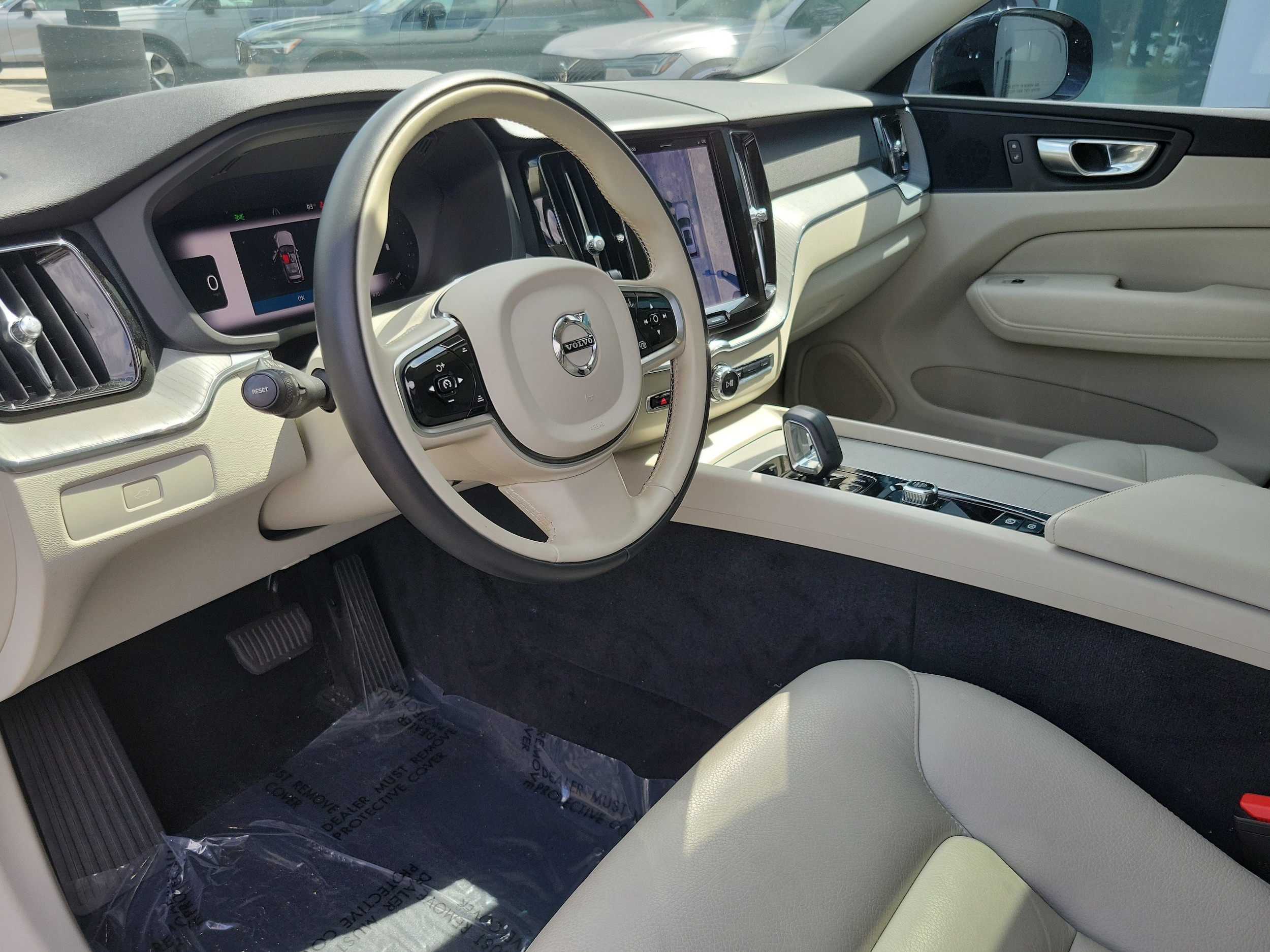 2024 Volvo XC60 Plus - Photo 14