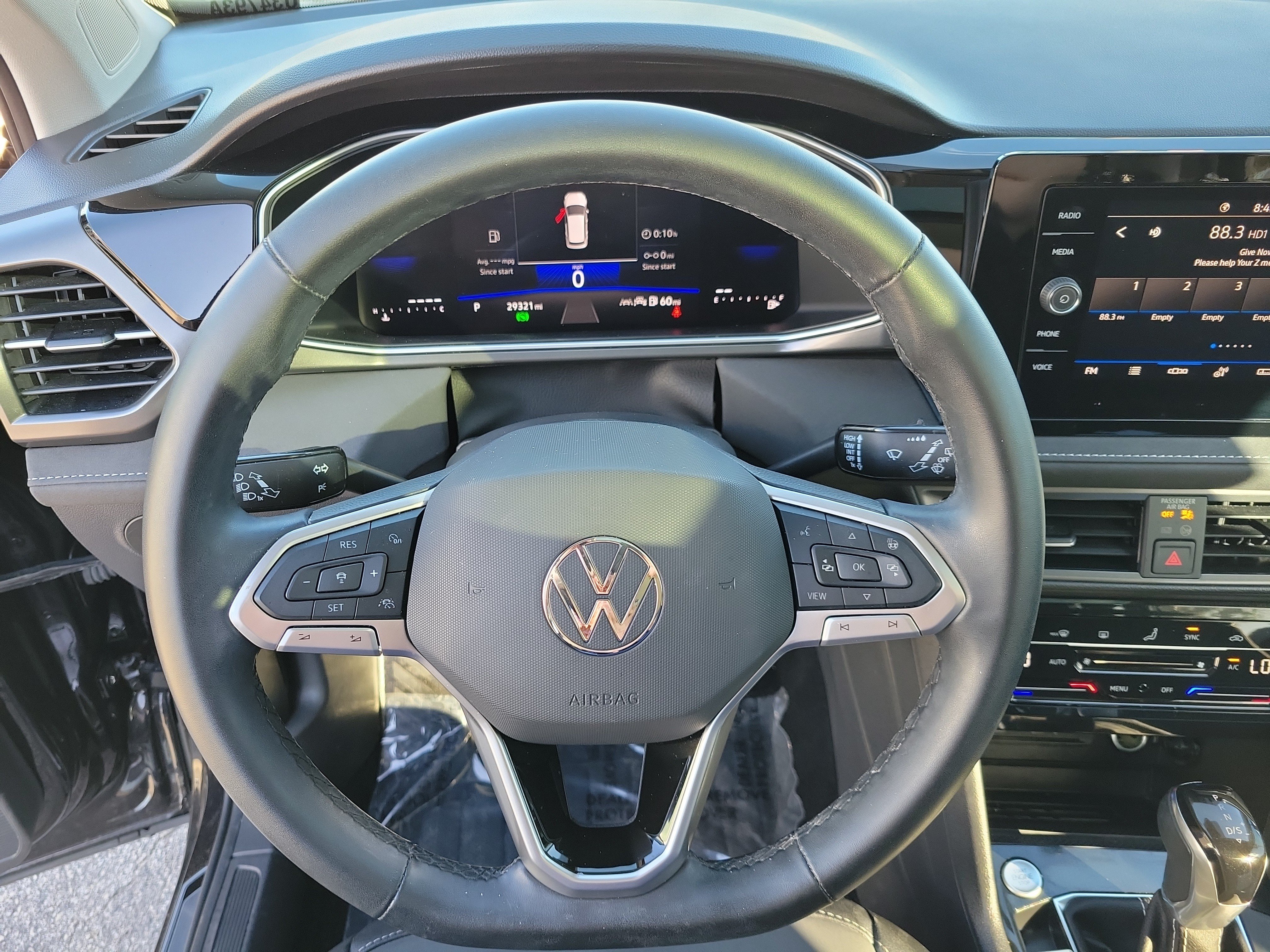 2025 Volkswagen Taos SE Black - Photo 18