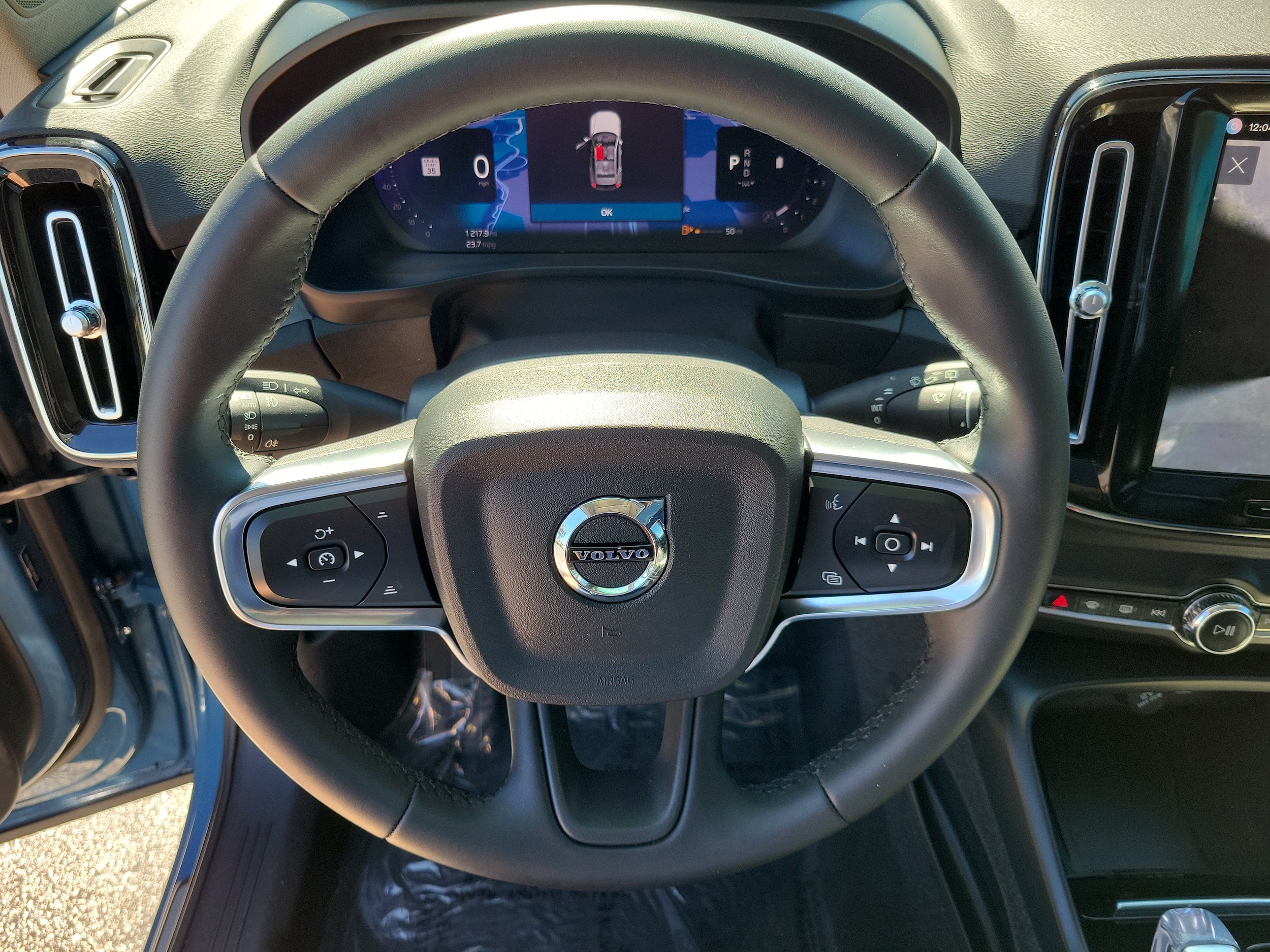2023 Volvo XC40 Plus - Photo 19