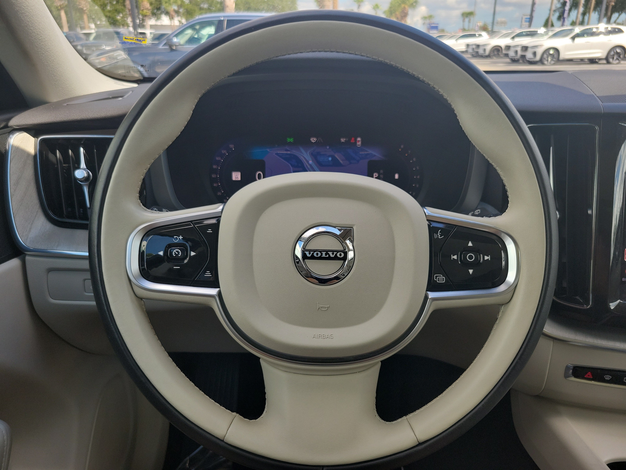 2024 Volvo XC60 Plus - Photo 15