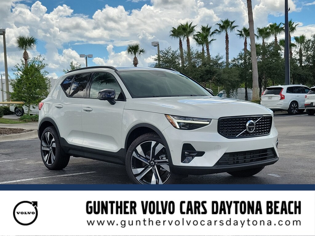 New 2026 Volvo XC40 B5 Plus SUV