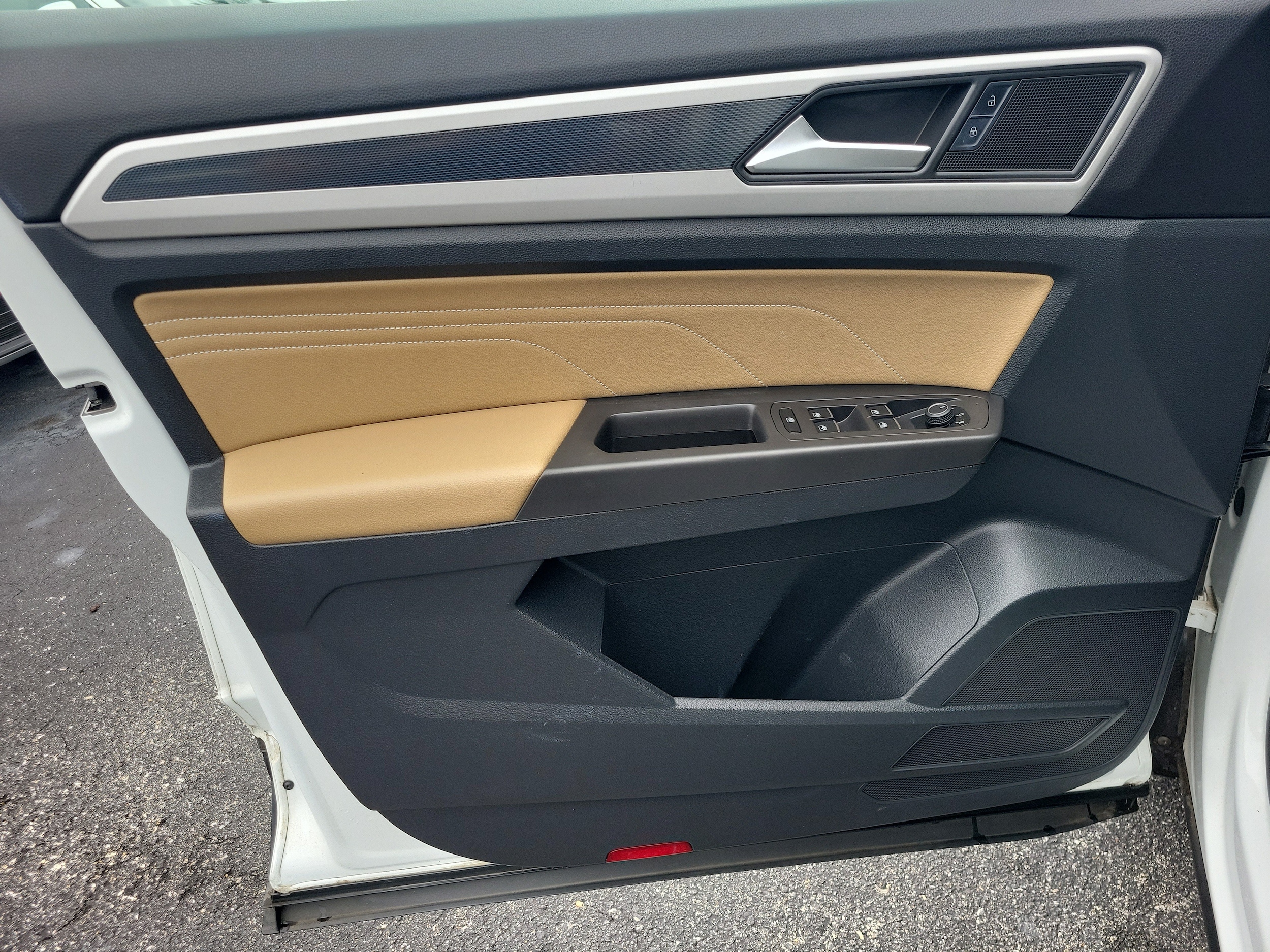 2022 Volkswagen Atlas Cross Sport SE w/Tech - Photo 12