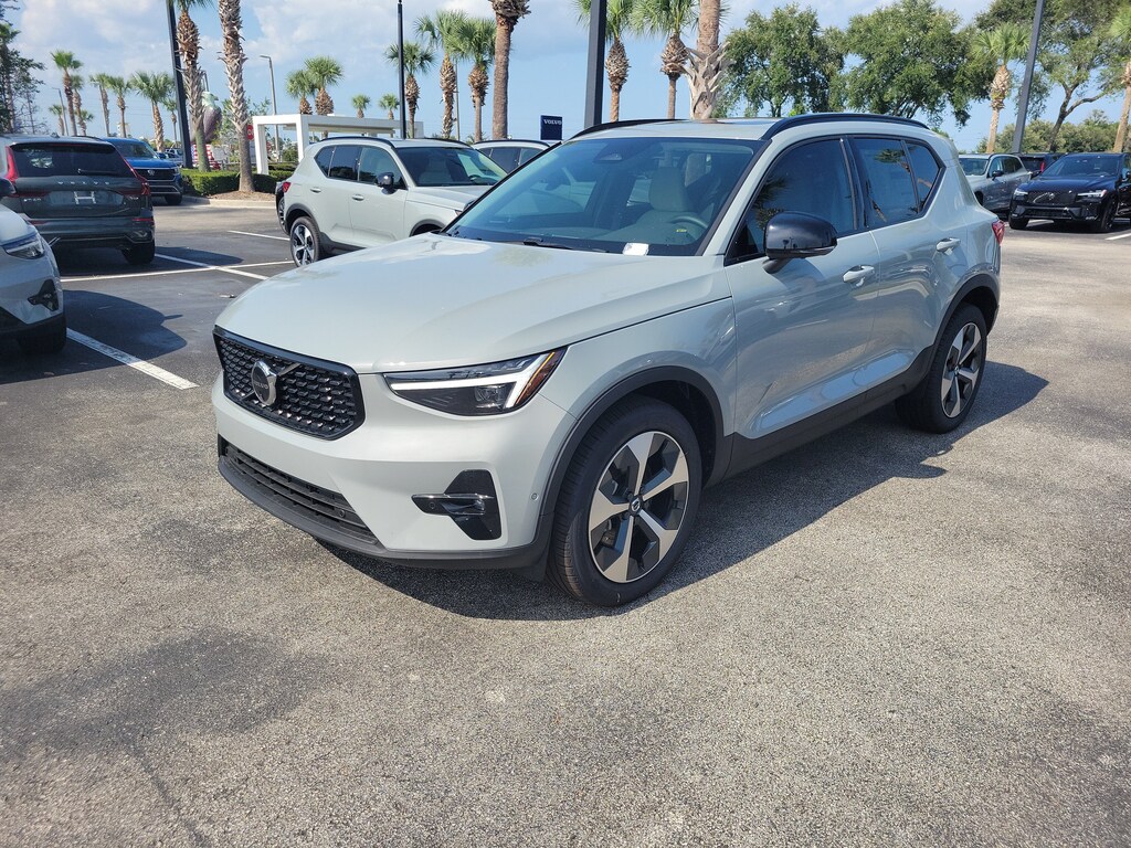 New 2026 Volvo XC40 B5 Plus SUV