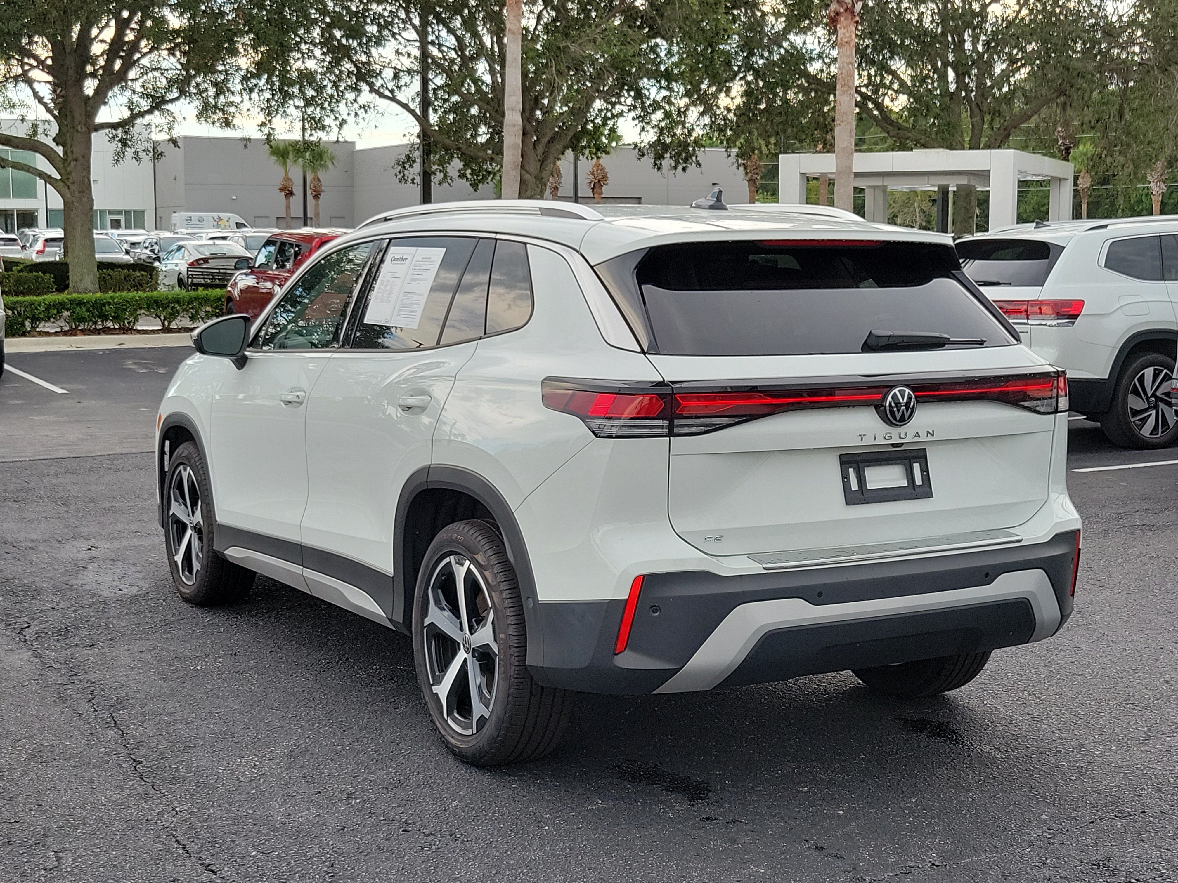 2025 Volkswagen Tiguan SE - Photo 3